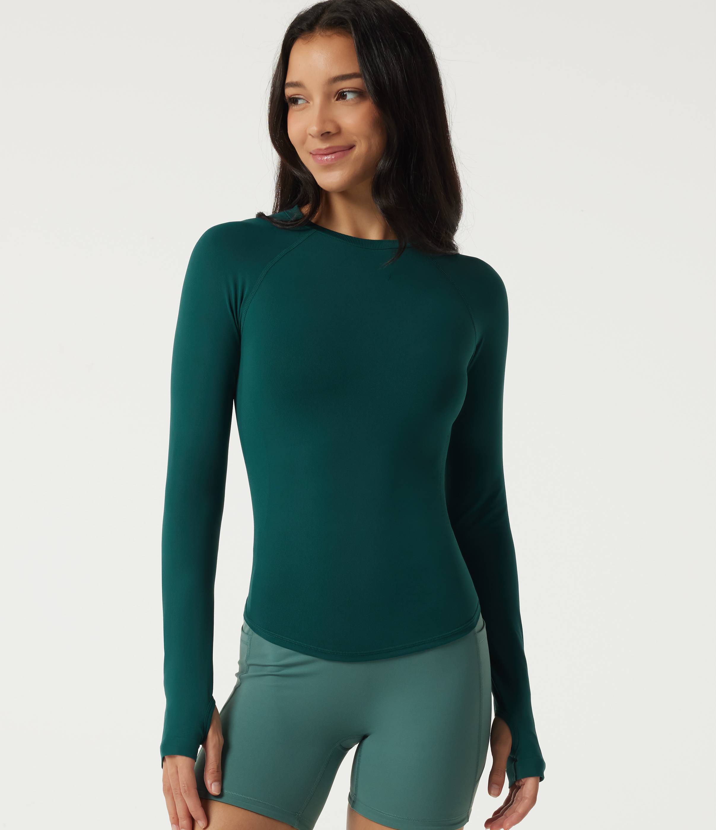Top deportivo casual One Form sin costuras, de caída fluida, con cuello redondo y mangas largas