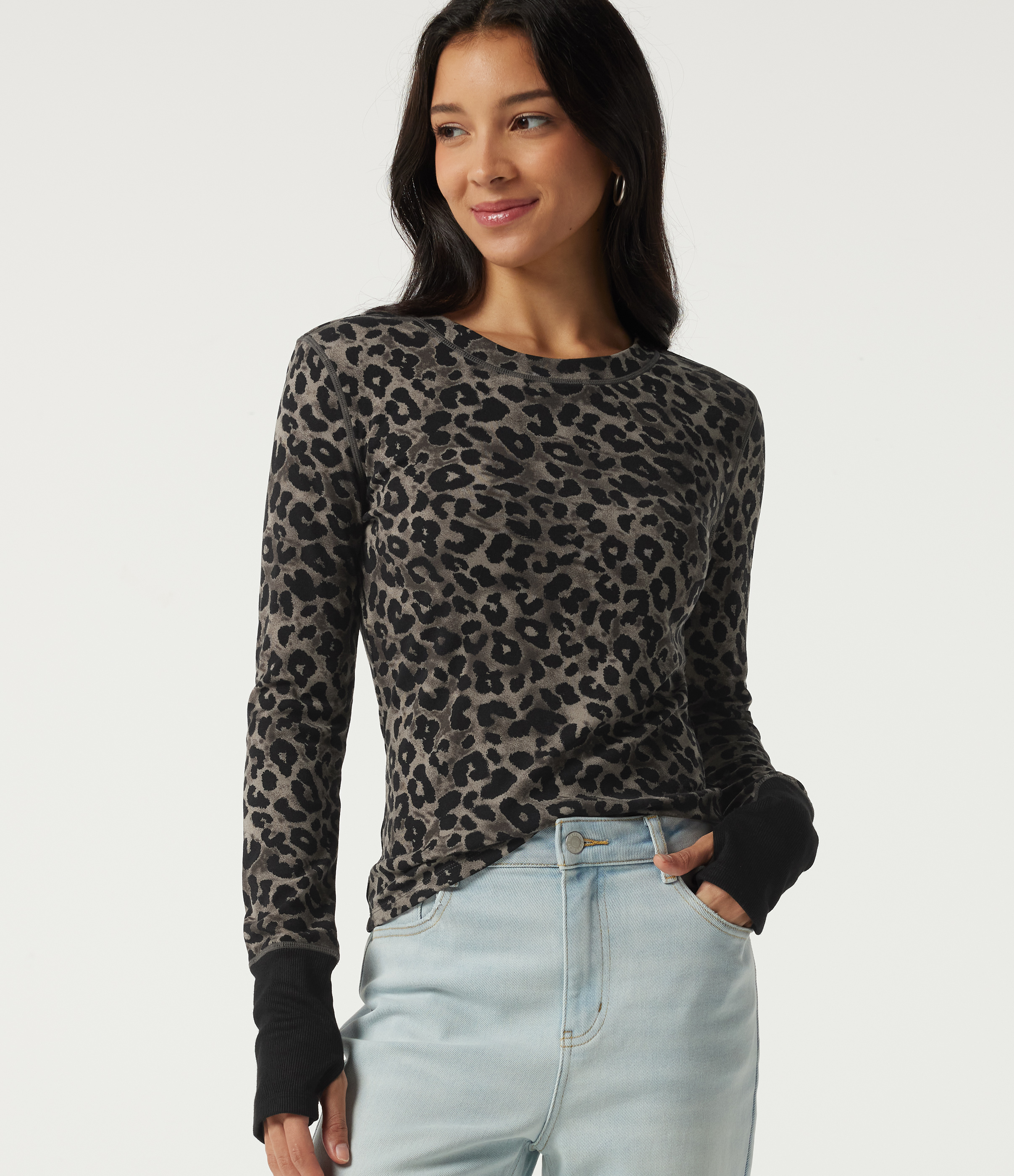 Round Neck Leopard Print Long Sleeve Casual T-Shirt with Thumbholes