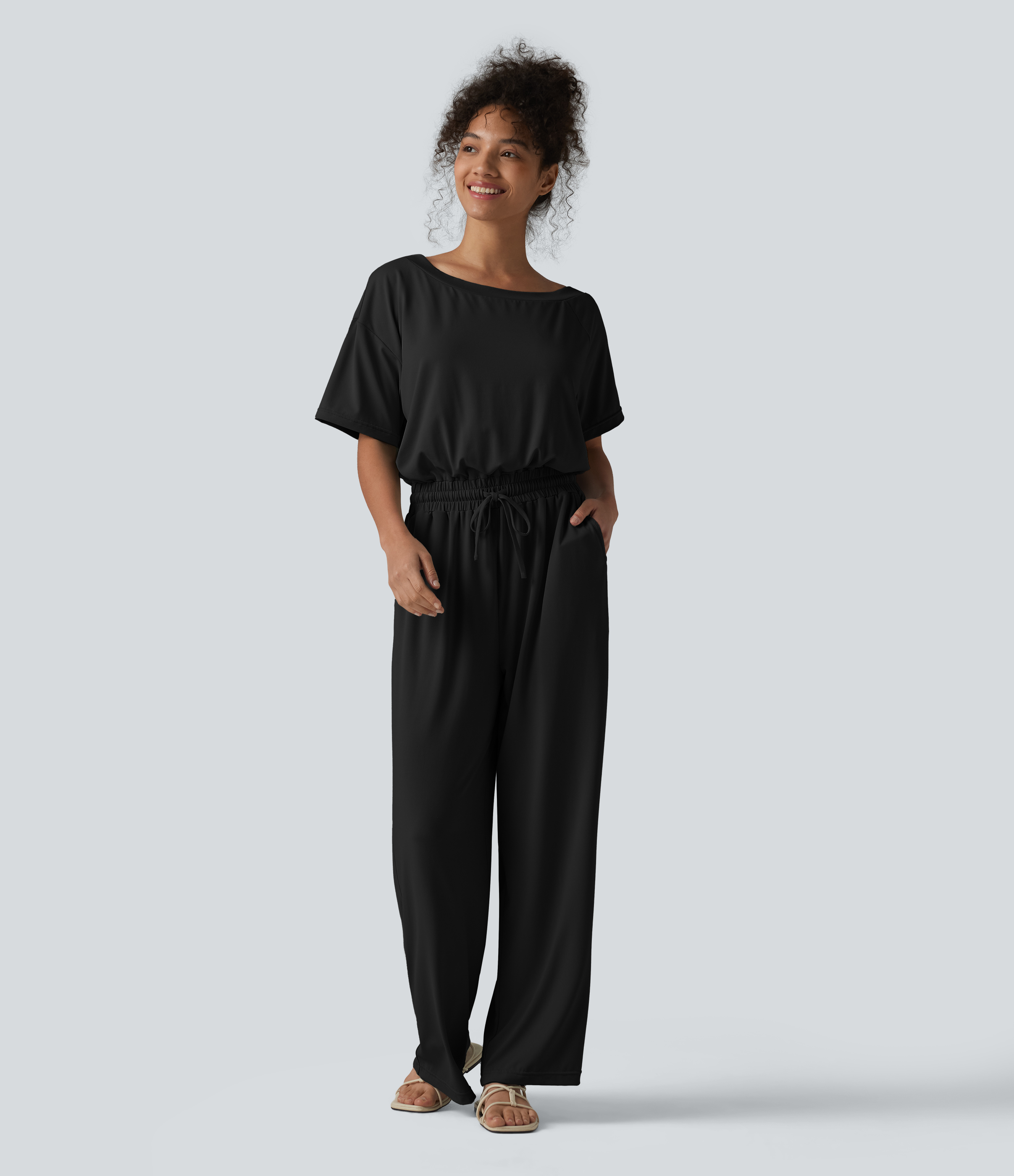 Lässiger Jumpsuit mit U-Boot-Ausschnitt, Seitentaschen, kurzen Ärmeln und Kordelzug - Easy Peezy Edition