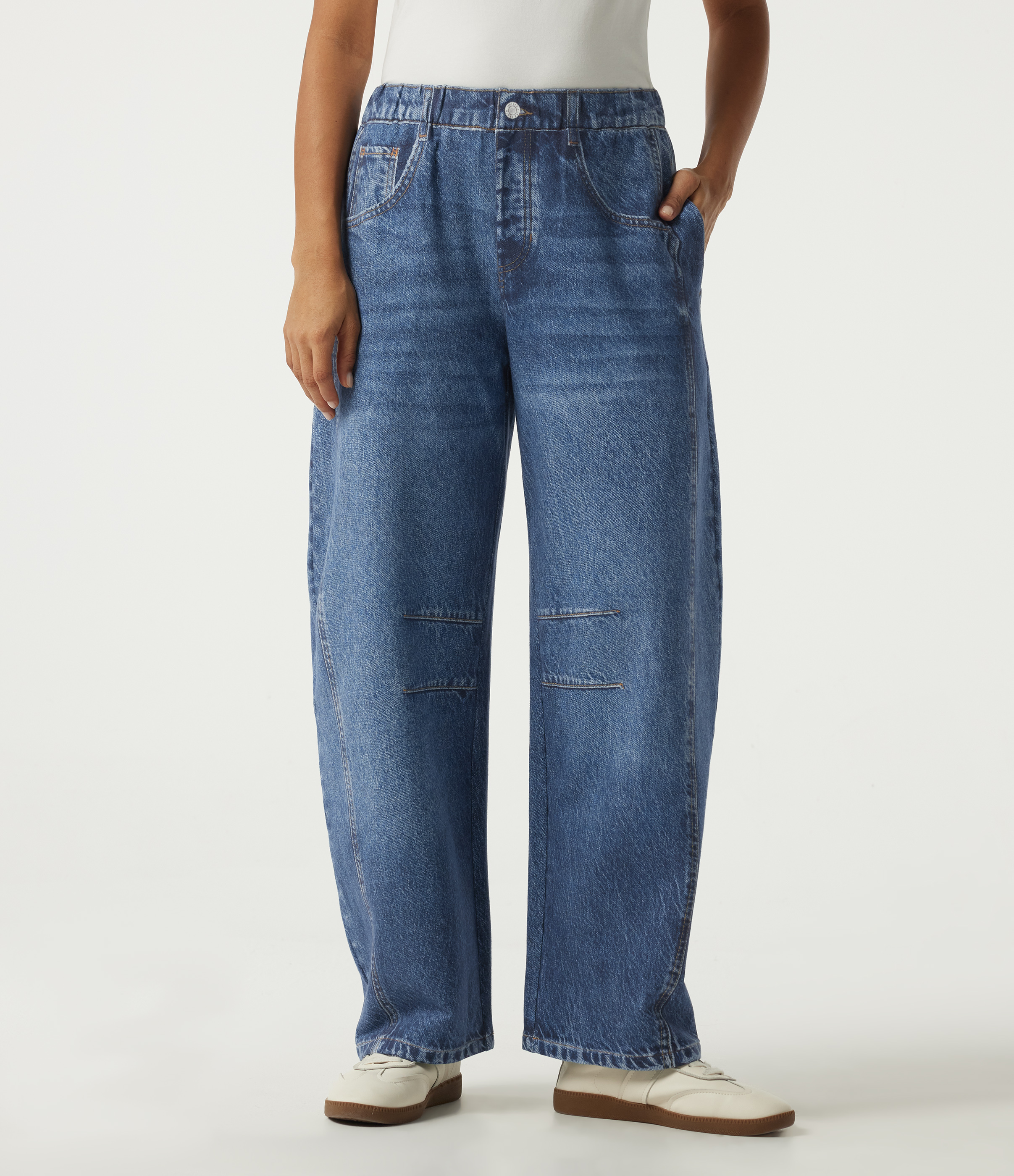 Mid Rise Barrel Leg Casual Cotton Jeans with Pockets