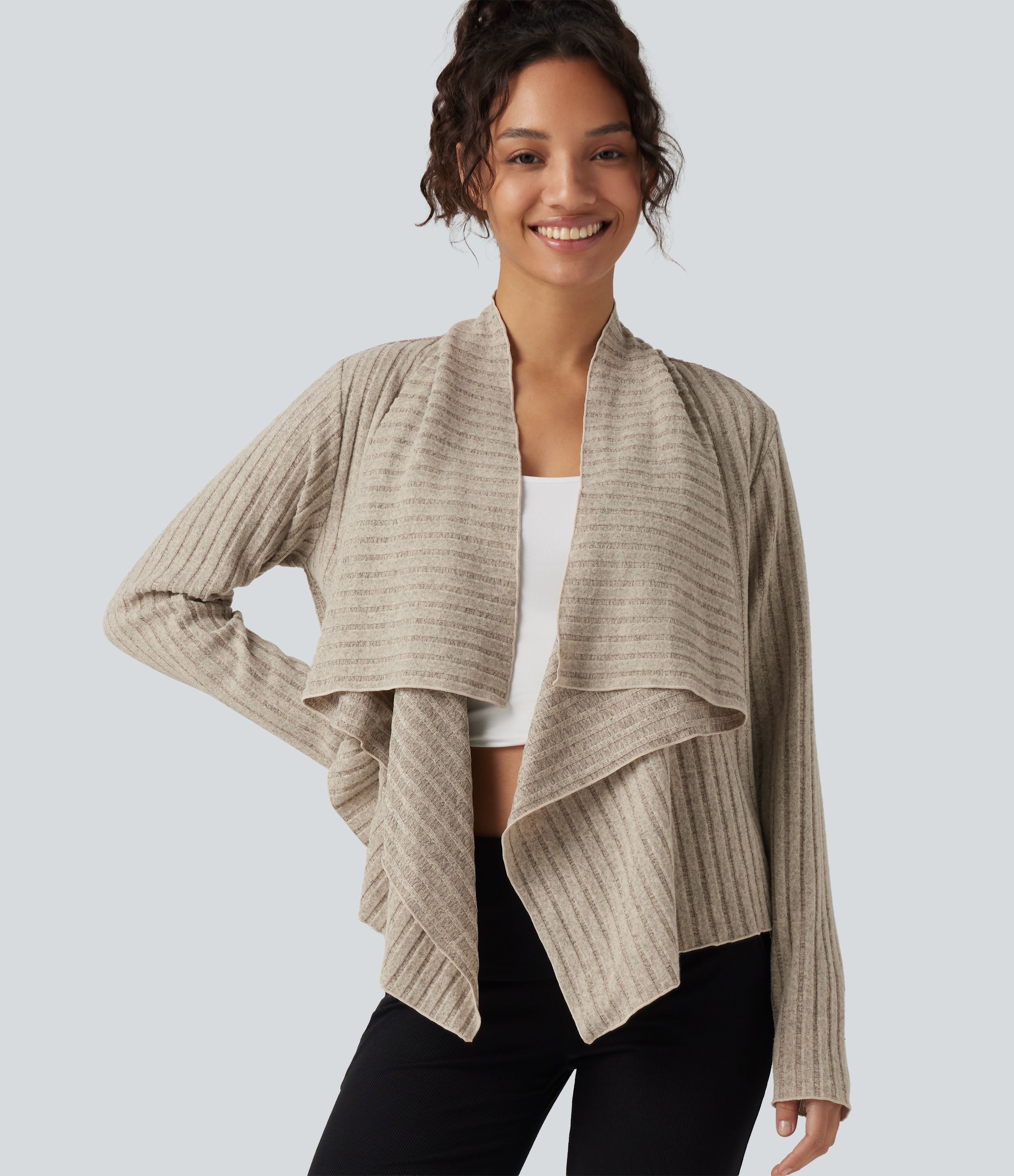 Lässiger Cardigan aus geripptem Strick mit Kragen, langen Ärmeln und offener Vorderseite
