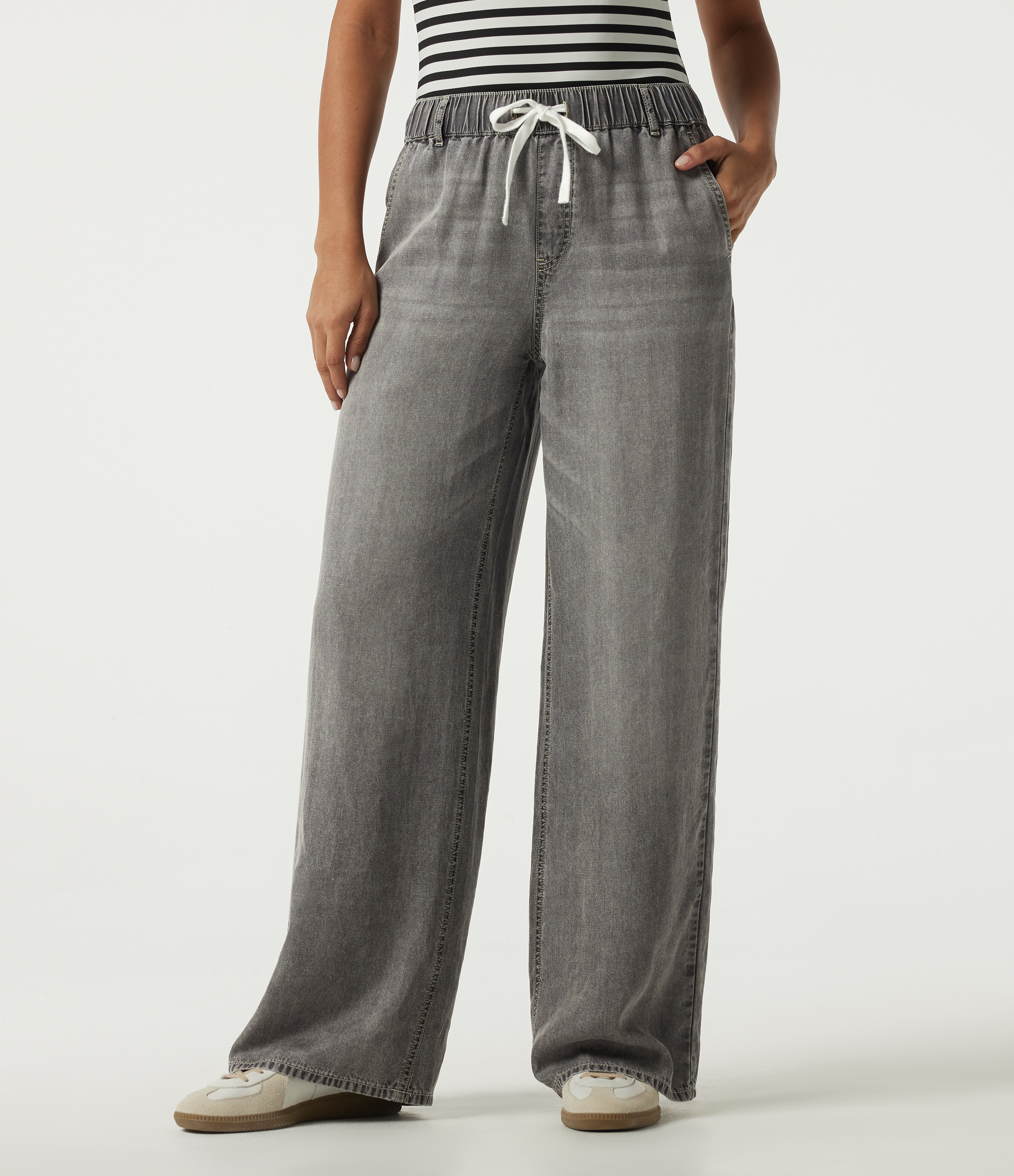 Mid Rise Drawstring Casual Jeans with Pockets