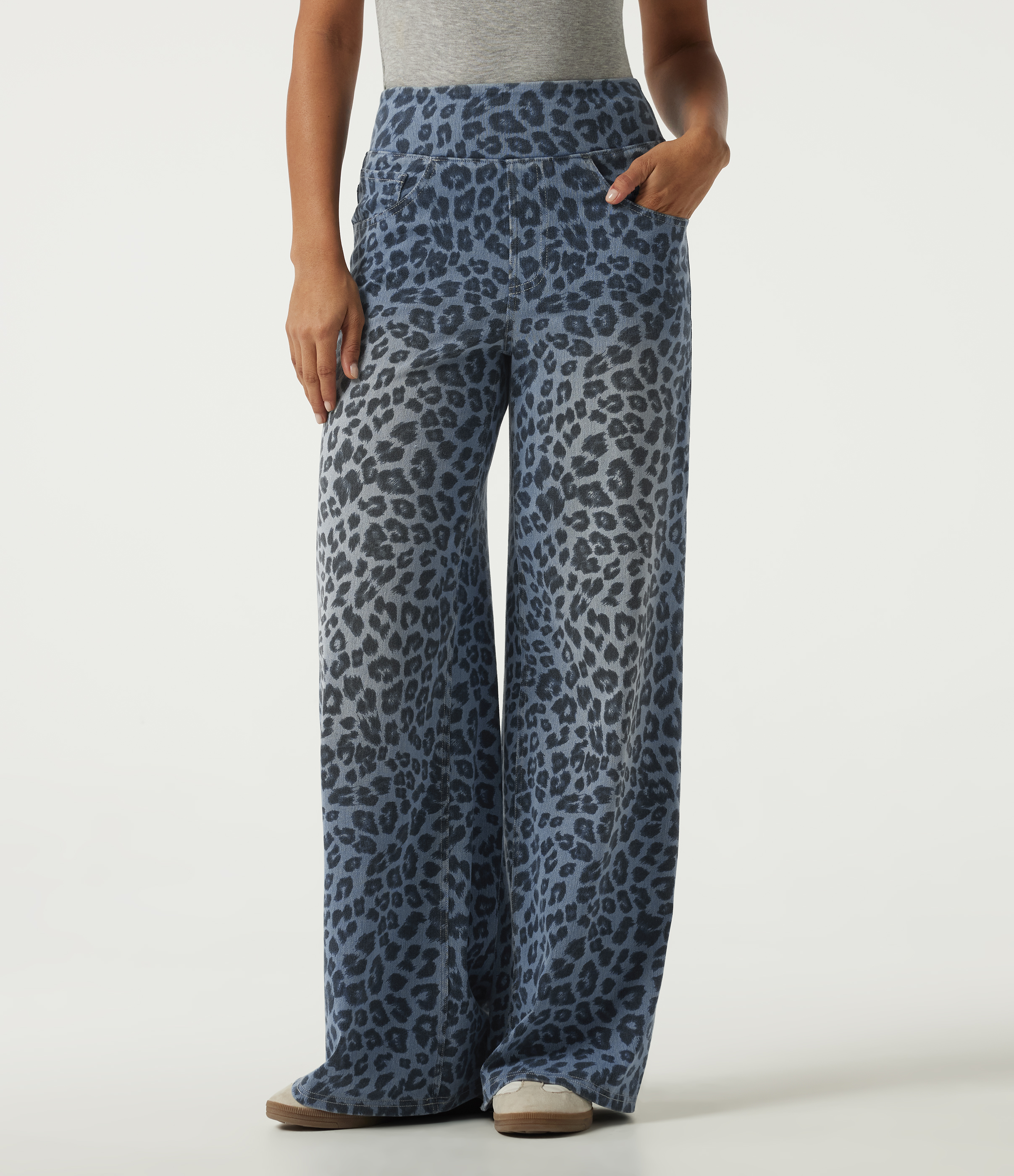 Halara Flex™ High Waisted Leopard Patterned Denim Casual Wide Leg Jeans with Pockets