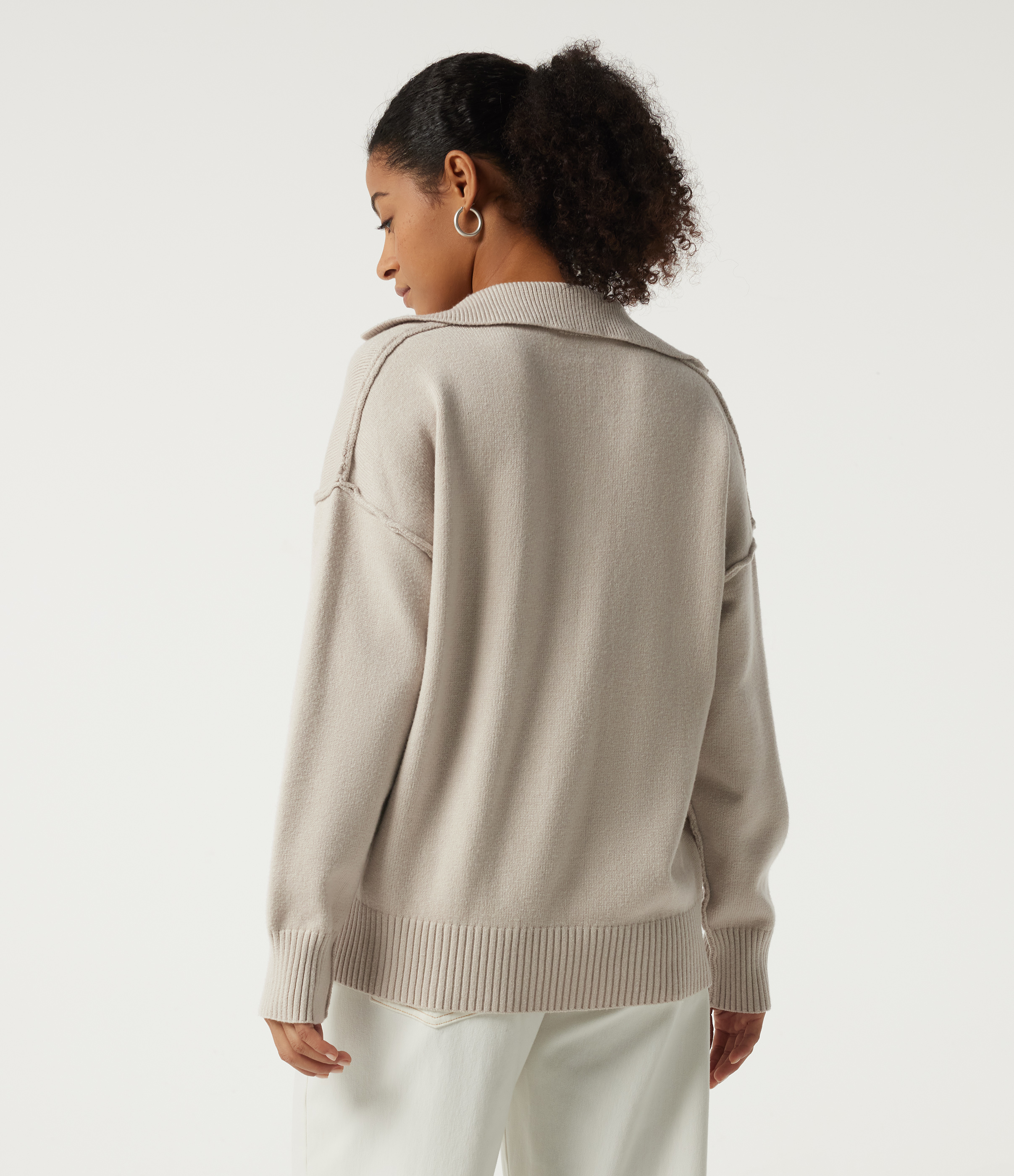 Oat Cream White Langärmliger Casual-Pullover mit Polokragen und überschnittener Schulter / 2