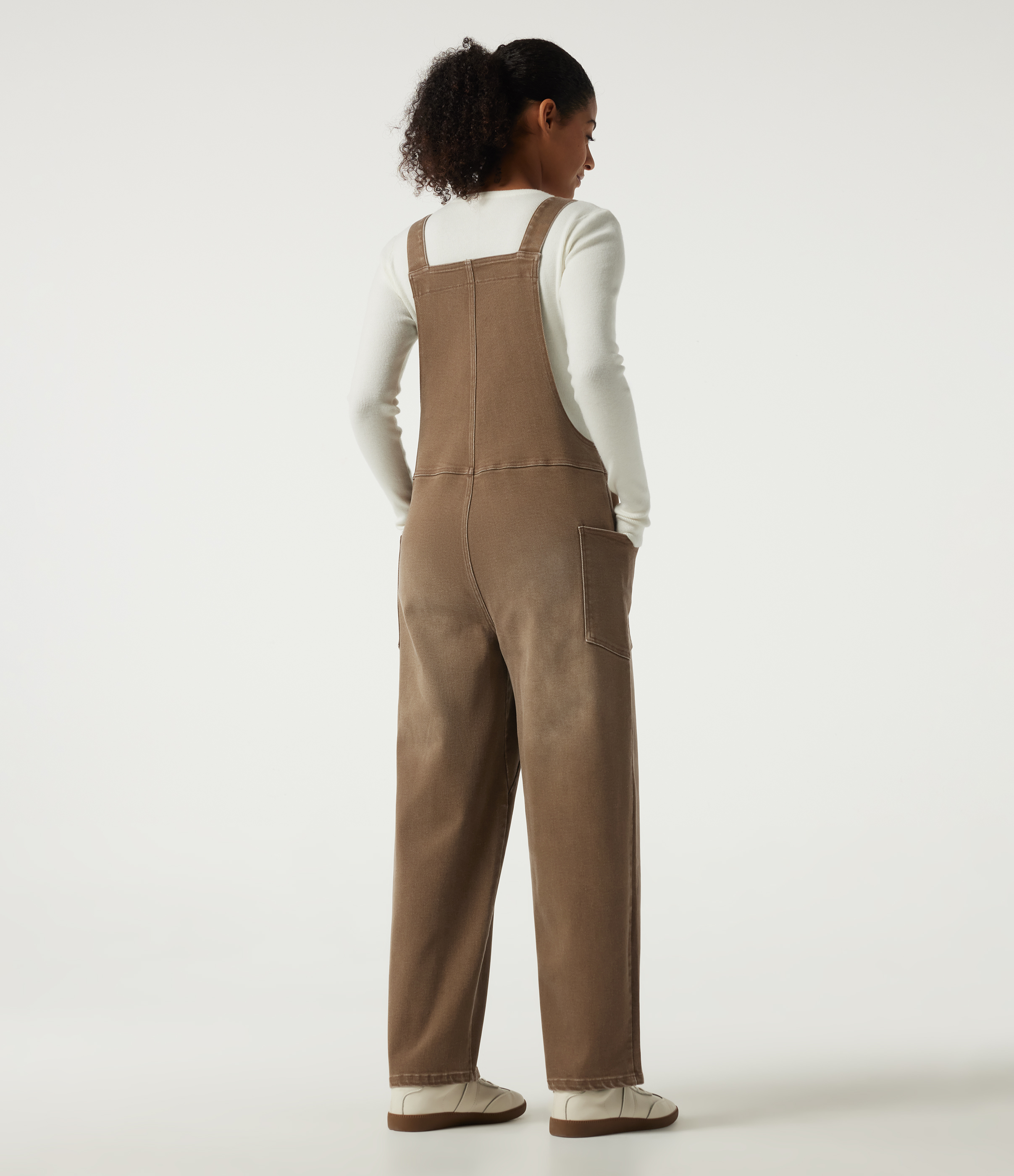 Rich Earth Brown Lässige Denim-Latzhose aus Baumwolle mit V-Ausschnitt und Seitentaschen / 2