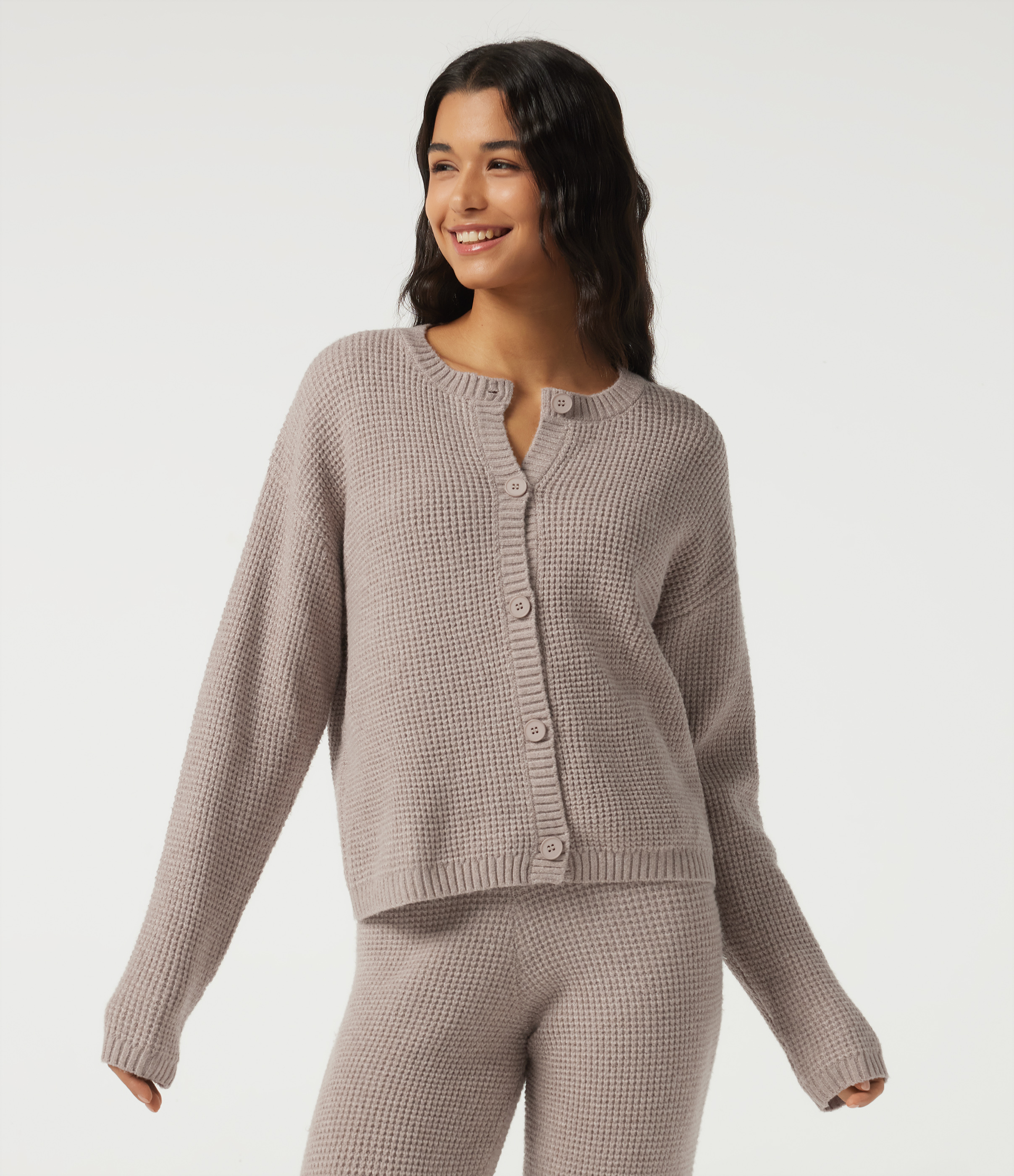 Lounge-Strickjacke mit Rundhalsausschnitt und langen Ärmeln