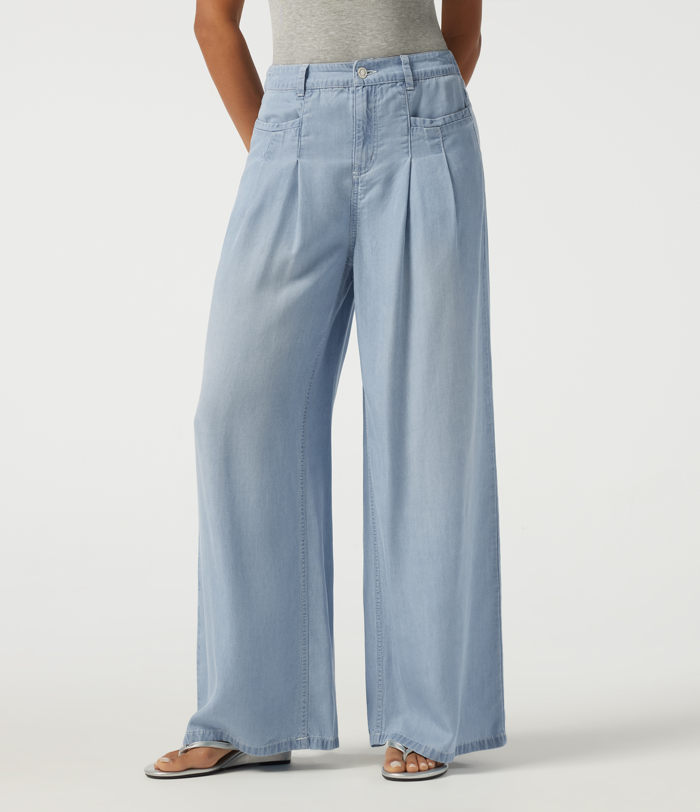 High Waisted Wide Leg Lightweight Summer Casual Jeans with Pockets