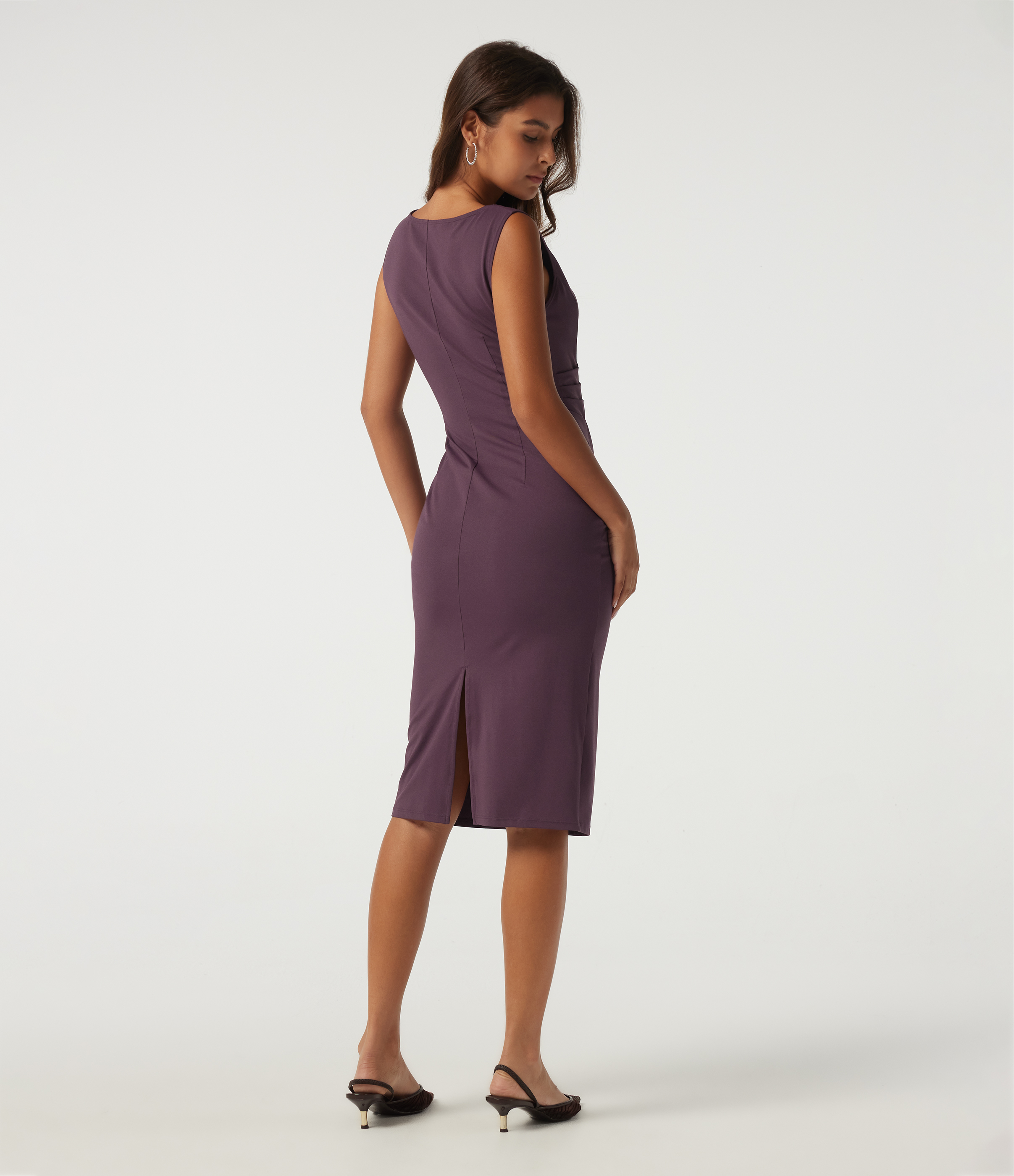 Plum Wine Robe de bureau midi coupe crayon à col bateau et effet froncé / 2