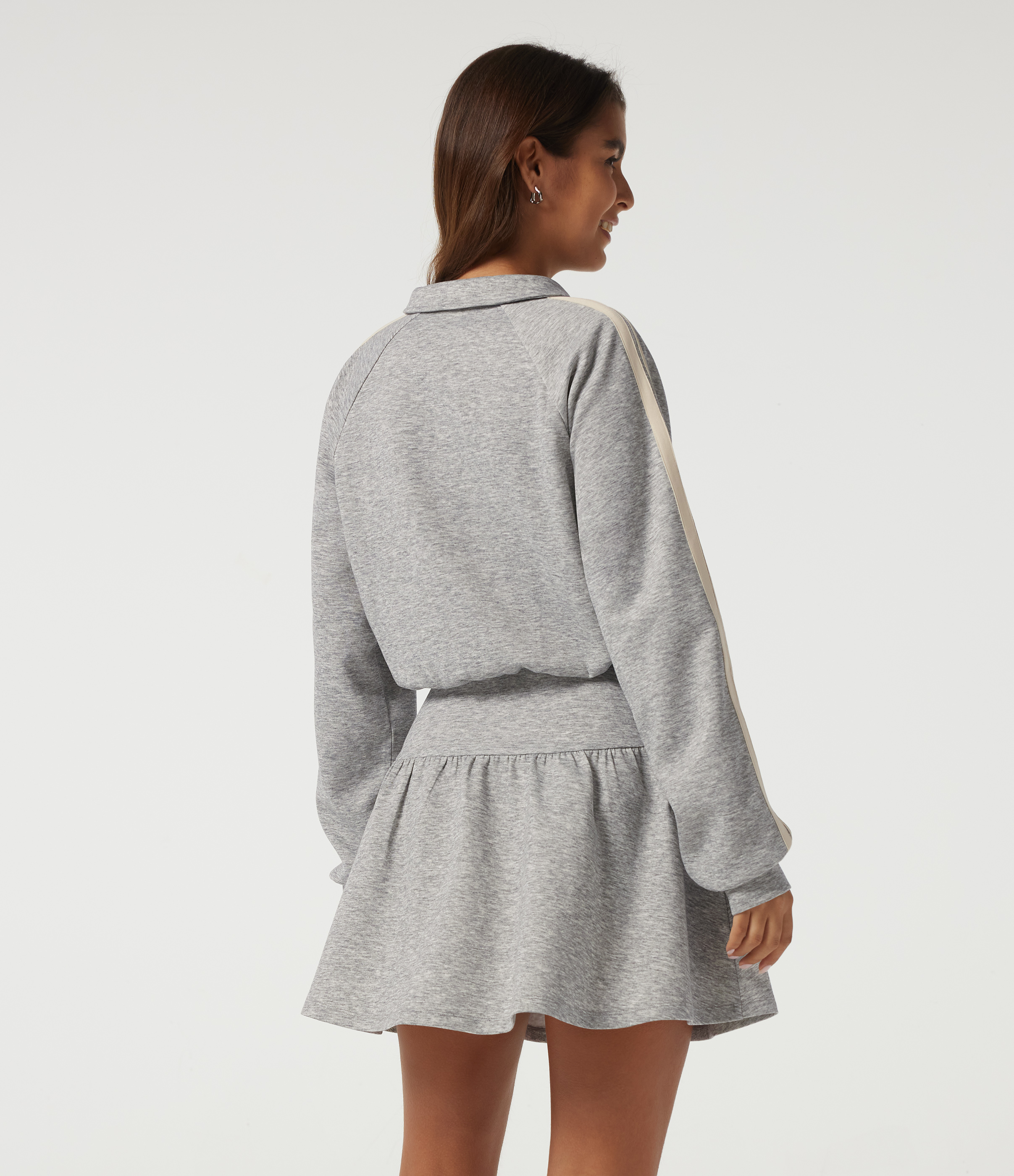Fog Gray Minivestido sudadera casual con solapa, mangas largas raglán y banda lateral. / 2