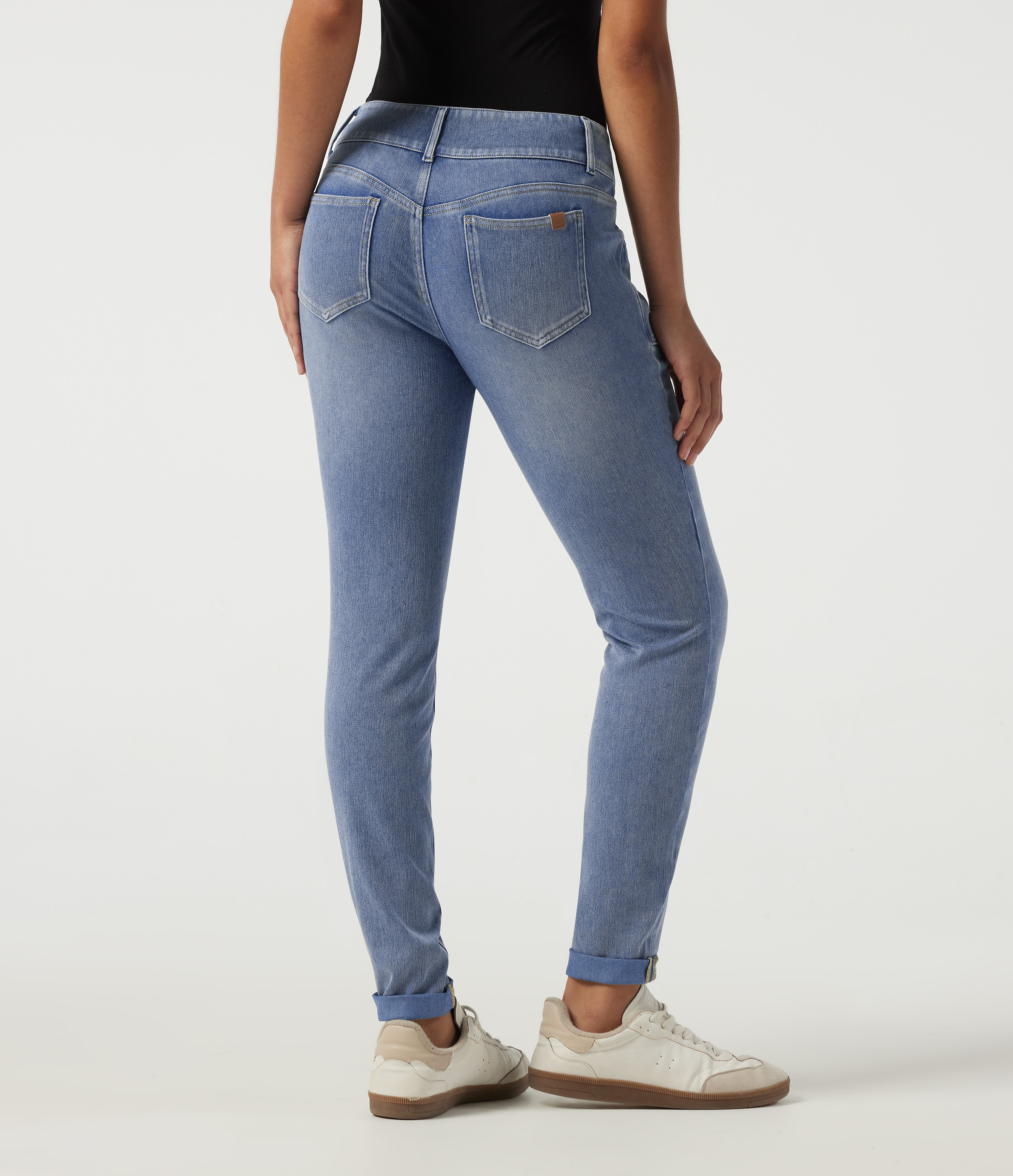 Powder Blue Denim Halara Flex™ vaqueros ajustados de tiro bajo, informales, con bolsillos / 2