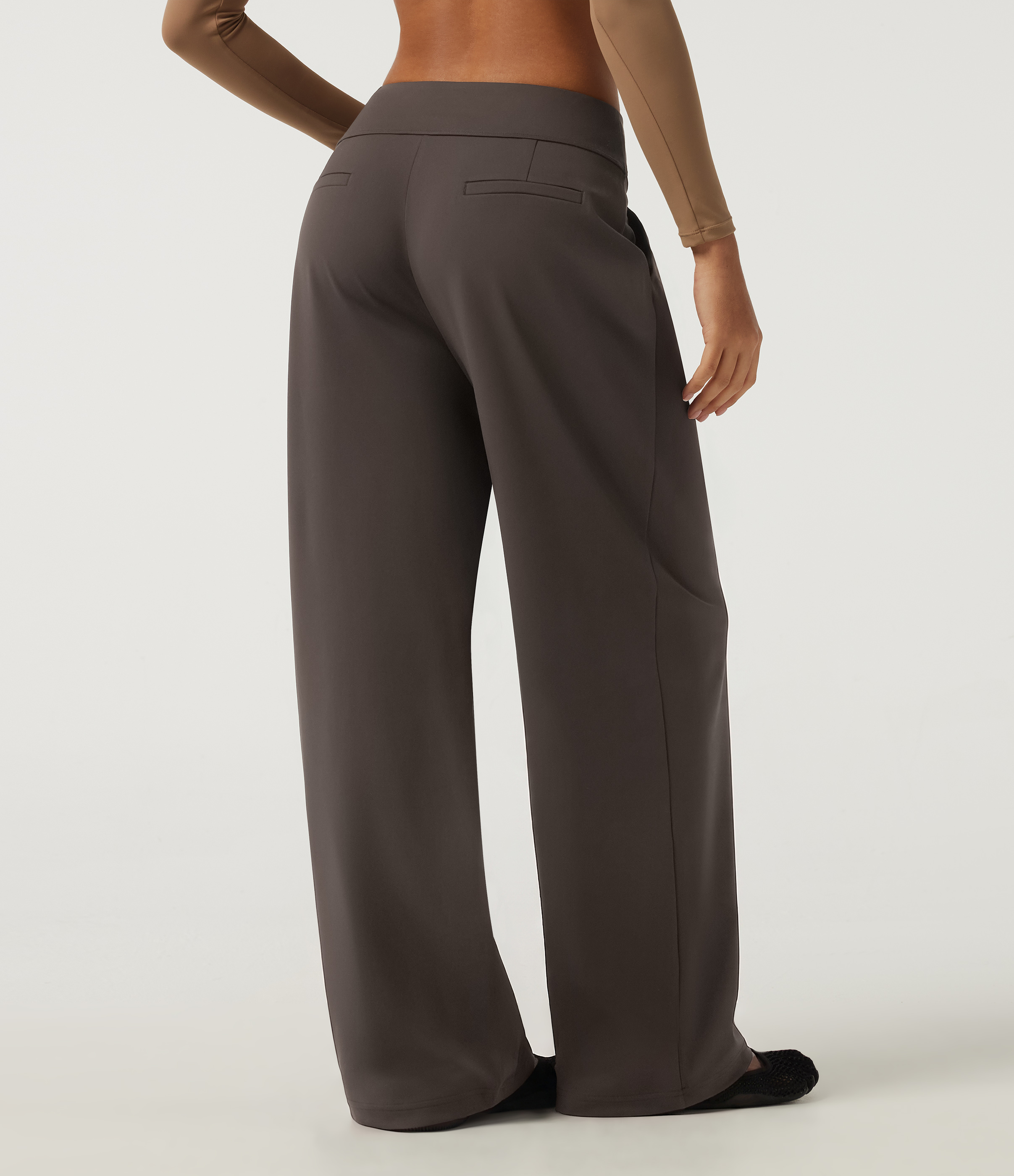 Chocolate Brown Pantalon de yoga coupe large taille haute avec poches / 2