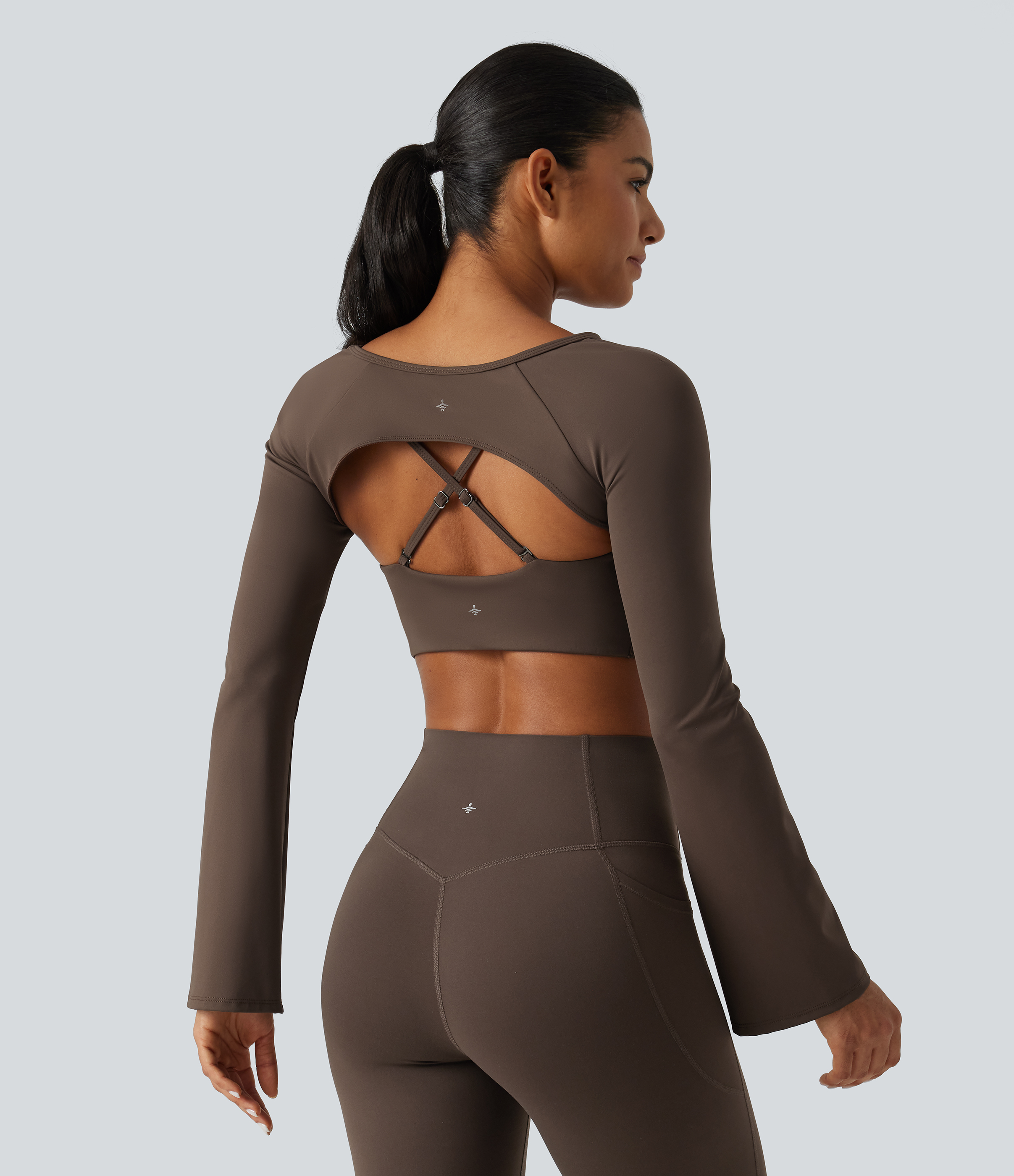 Chocolate Martini SoftlyZero™ luftiges Yoga-Sport-Top mit Boot-Ausschnitt, Volant-Langärmeln, InstantCool und integriertem BH / 2