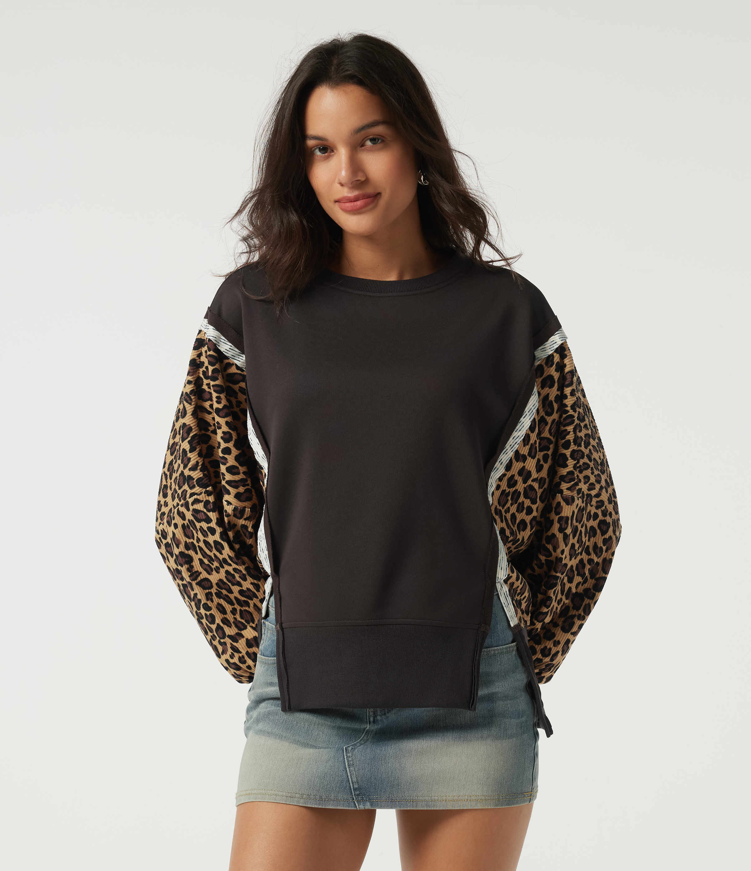 Round Neck Drop Shoulder Long Sleeve Split Hem Leopard Print Casual Top