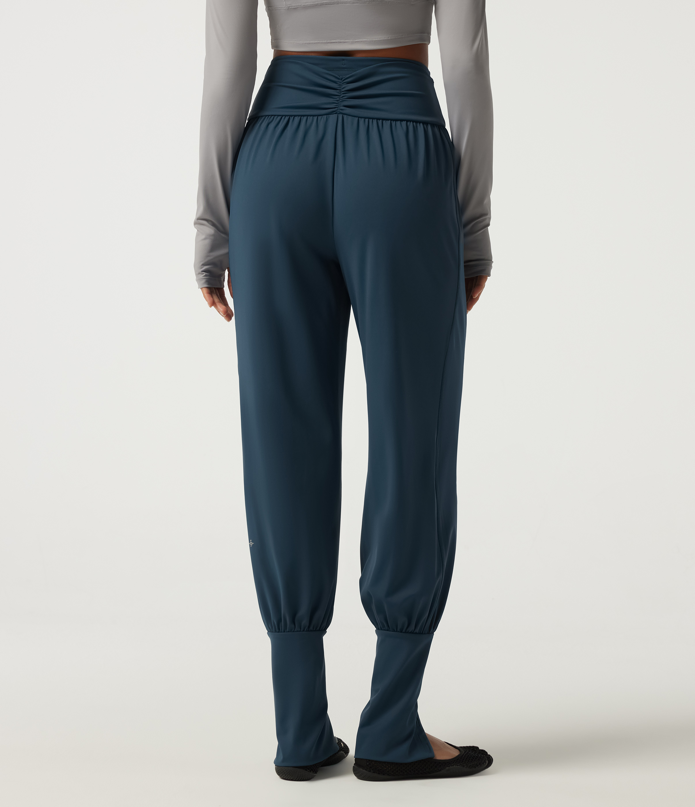 Majolica Blue SoftlyZero™ joggers de yoga de talle alto y aireados, con cordón, fruncidos y bolsillos. / 2