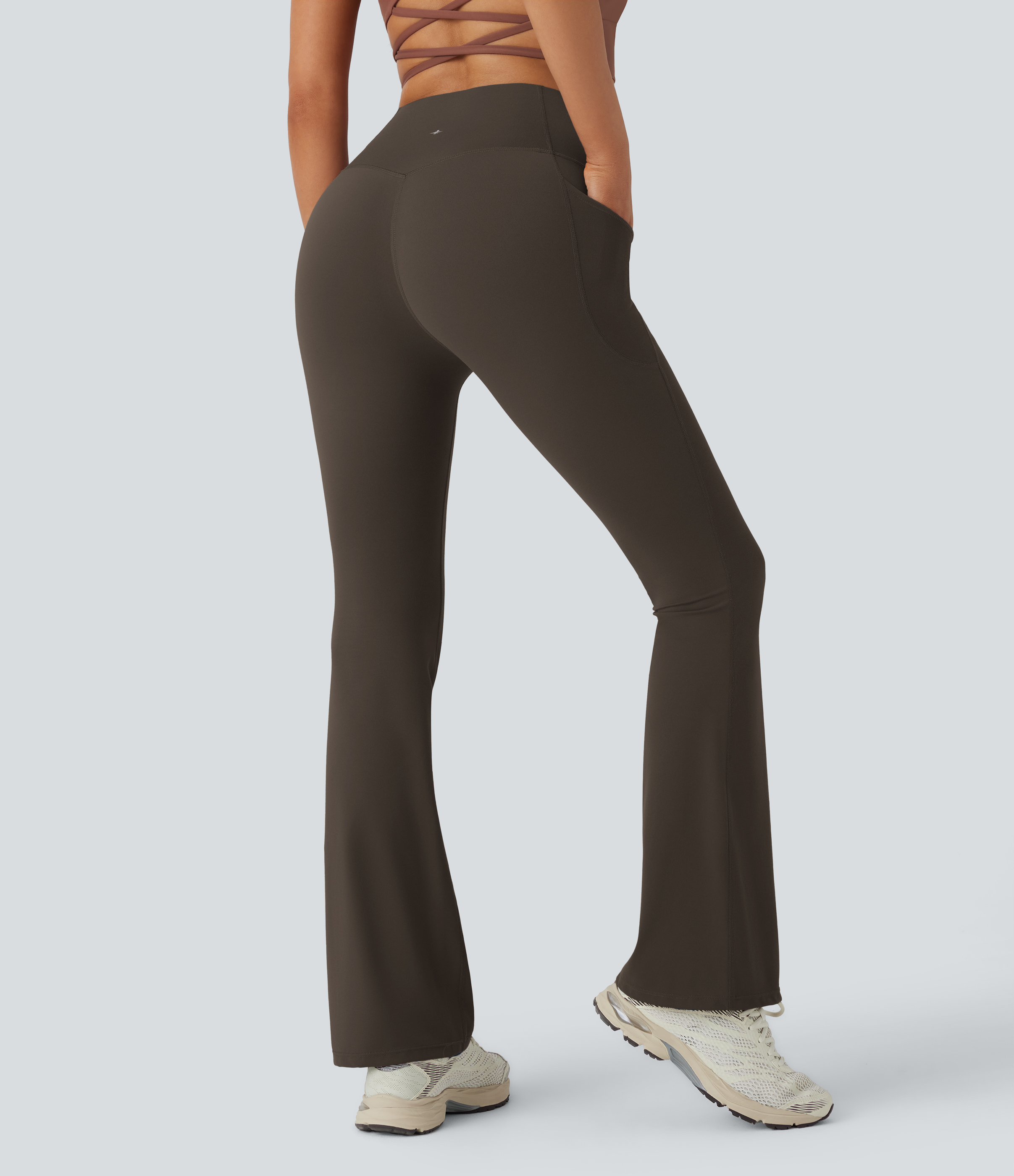 Chocolate Torte Pantalon de yoga à coupe bootcut gainant taille haute avec poches Halara UltraSculpt™ / 2