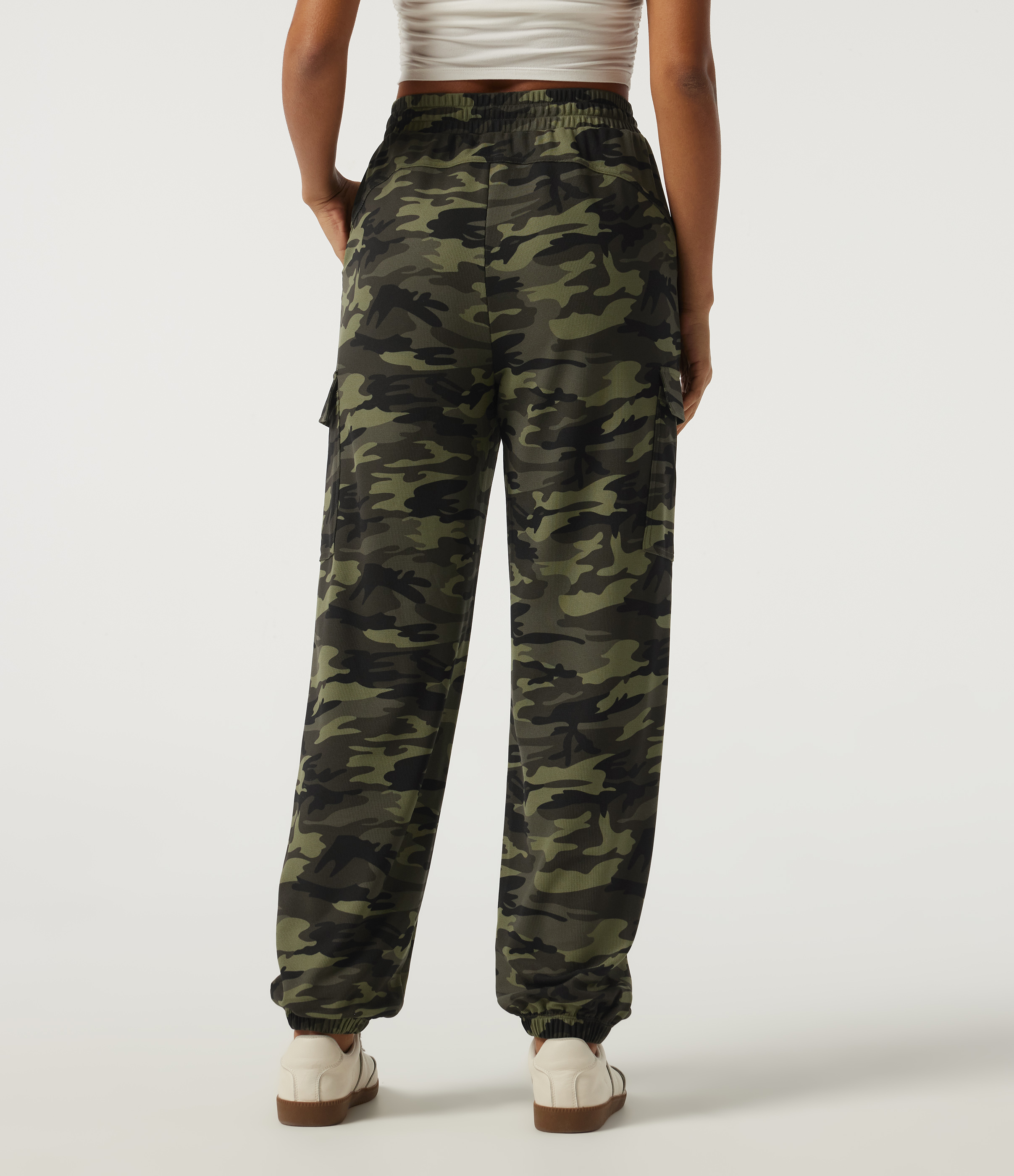Woodland Edge Camo Lässige Hose mit hohem Bund, Seitentaschen, Kordelzug, Camouflage-Muster und Waffelstoff / 2