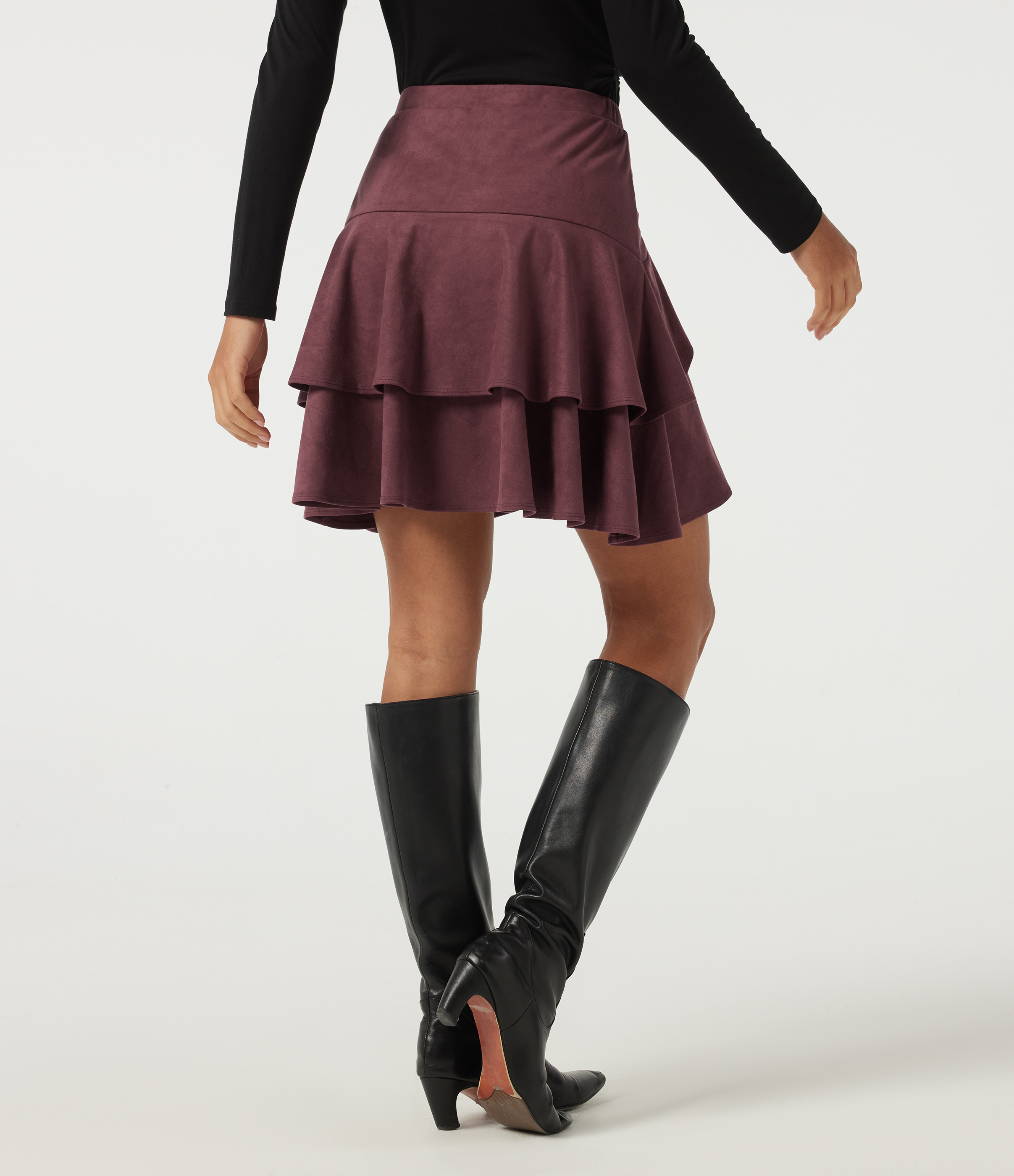 Chocolate Truffle Jupe-short en daim effet suédé taille haute trapèze asymétrique avec volants et short intégré / 2