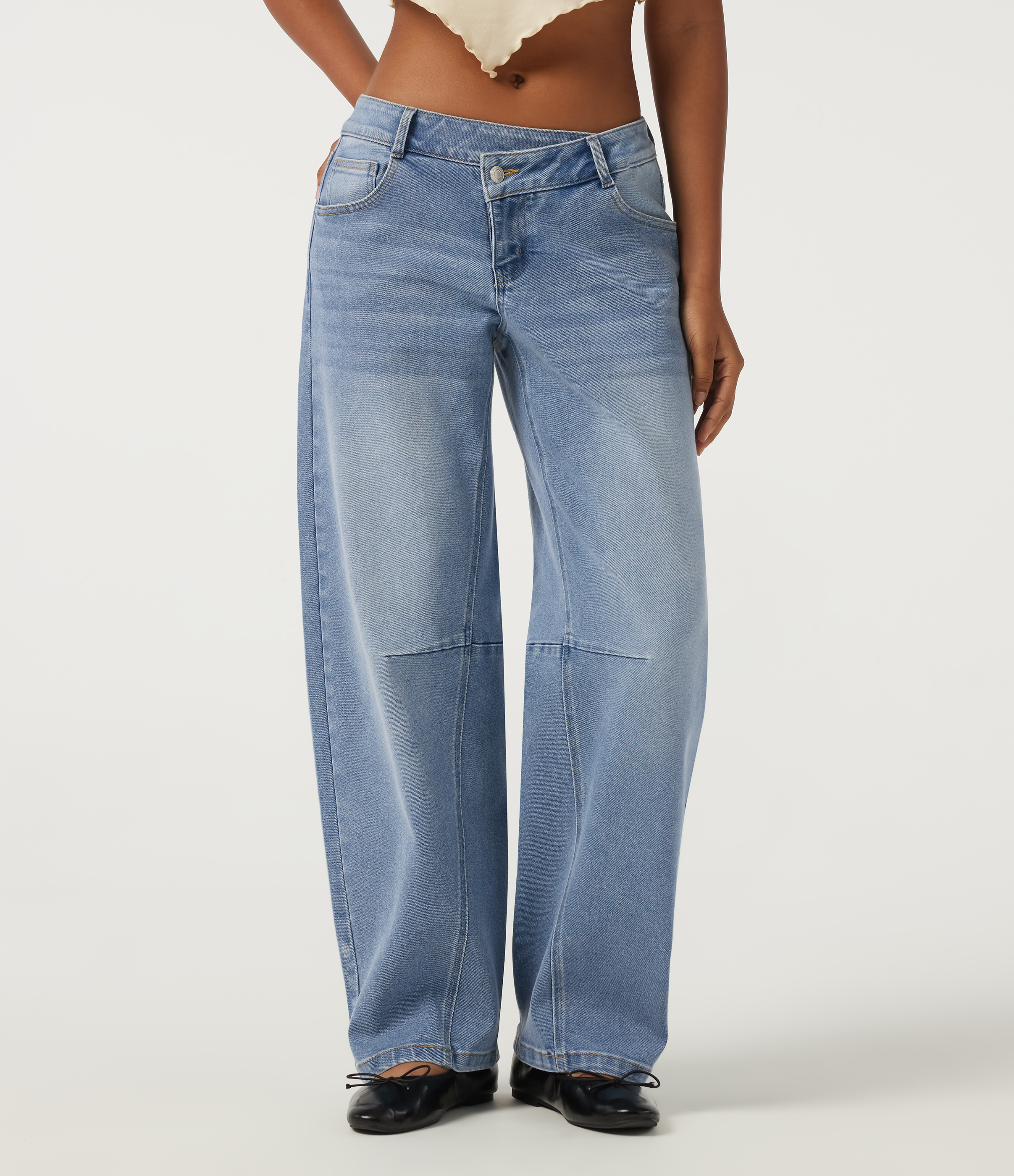 Low Rise Asymmetric Barrel Leg Casual Jeans with Pockets