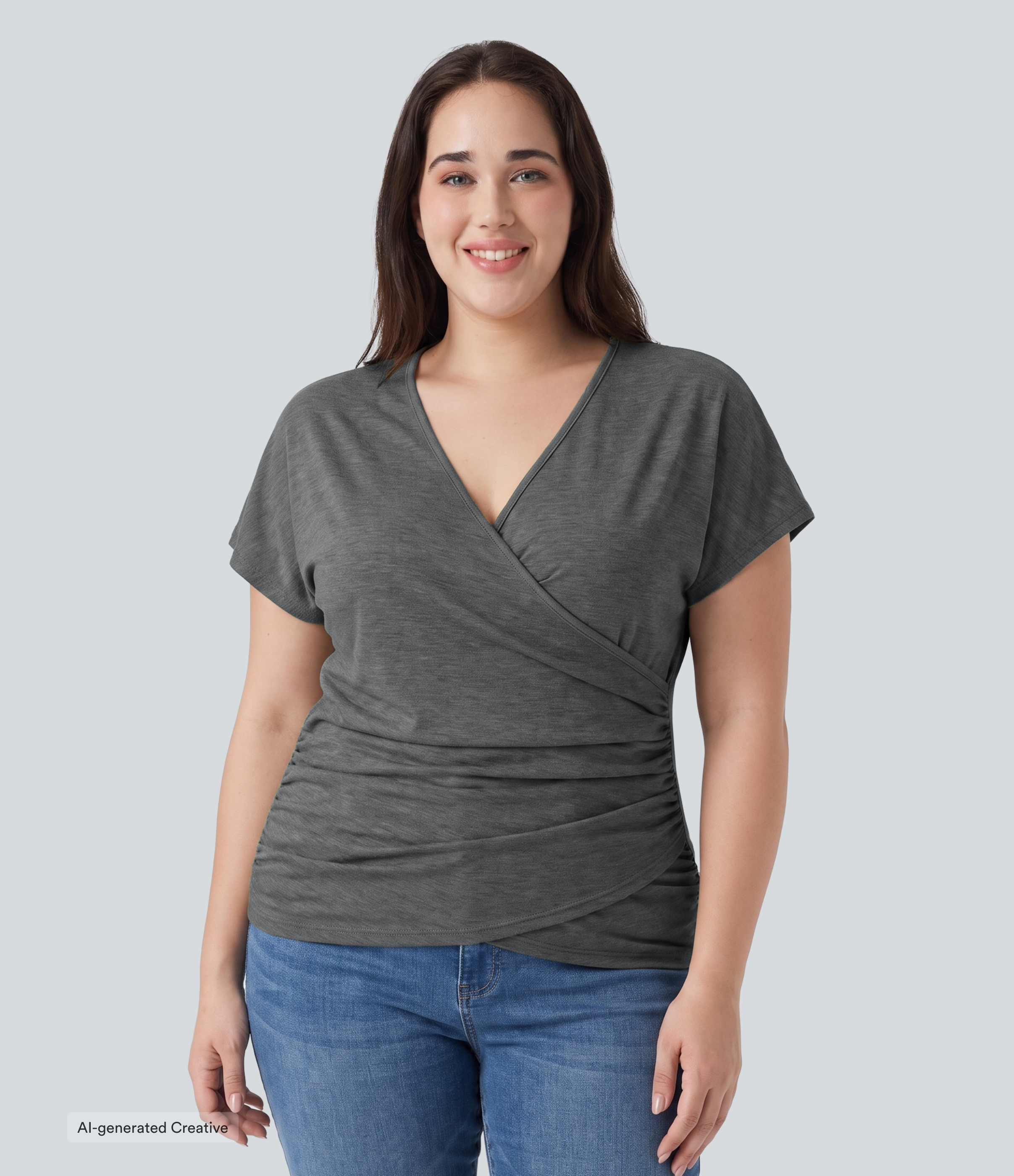 Lässiges, gerafftes Top mit V-Ausschnitt und kurzen Ärmeln - Plus Size