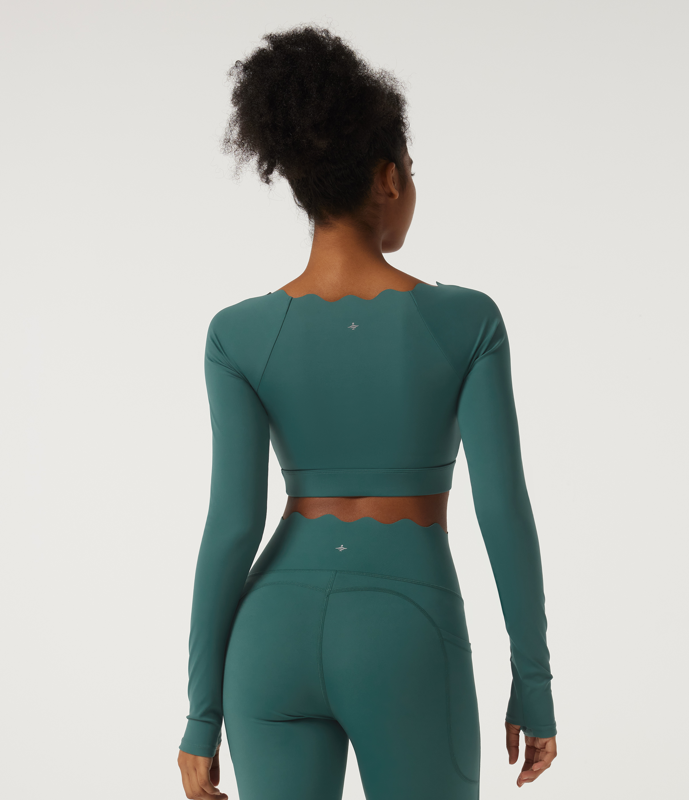 Viridian Speedwave™ Air - Yoga-Sport-Top mit muschelförmigem Rundhalsausschnitt, langen Ärmeln, Daumenlöchern und integriertem BH / 2