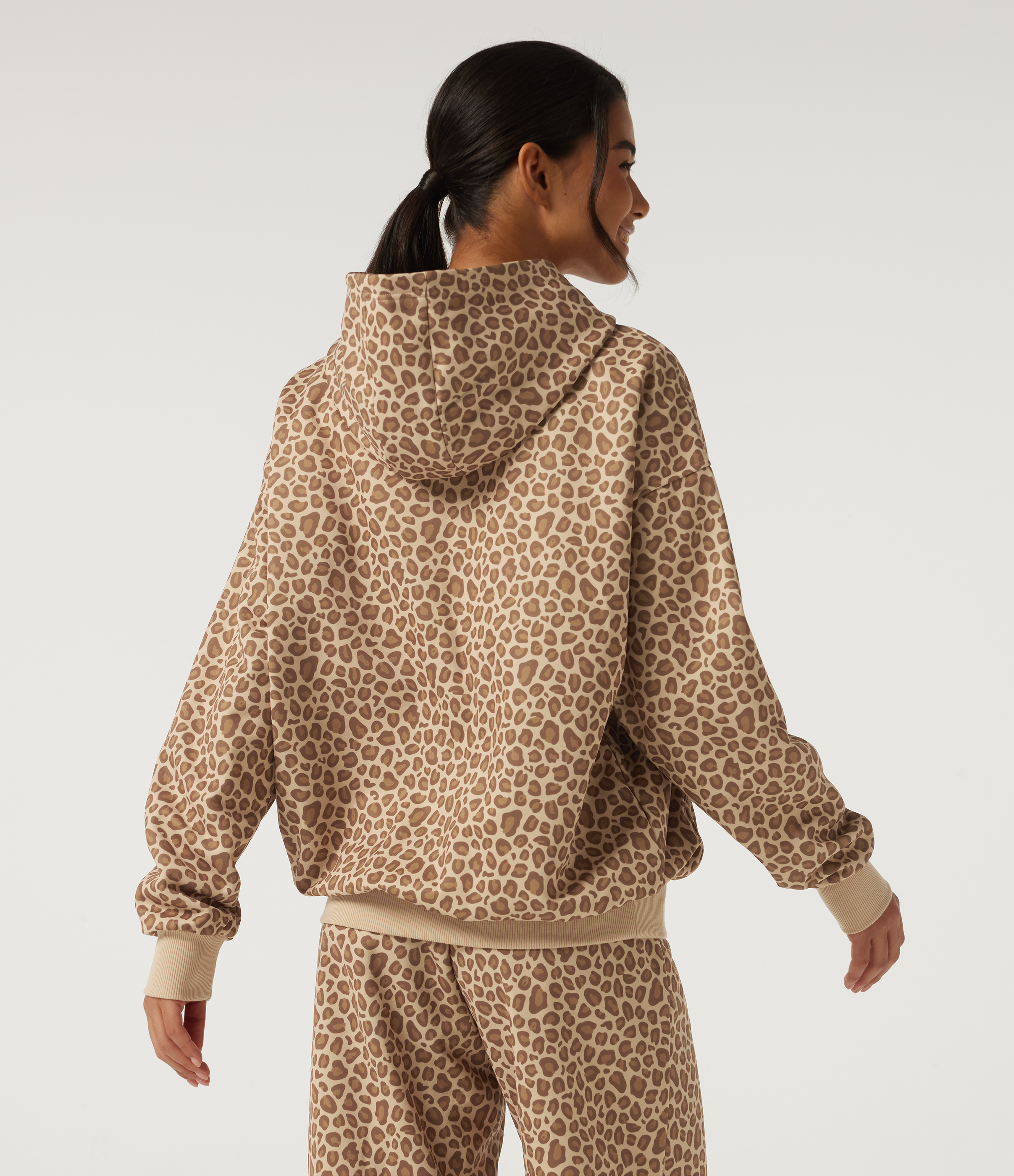Smoky Mocha Leopard Hooded Long Sleeve Leopard Print Casual Sweatshirt with Pocket / 2