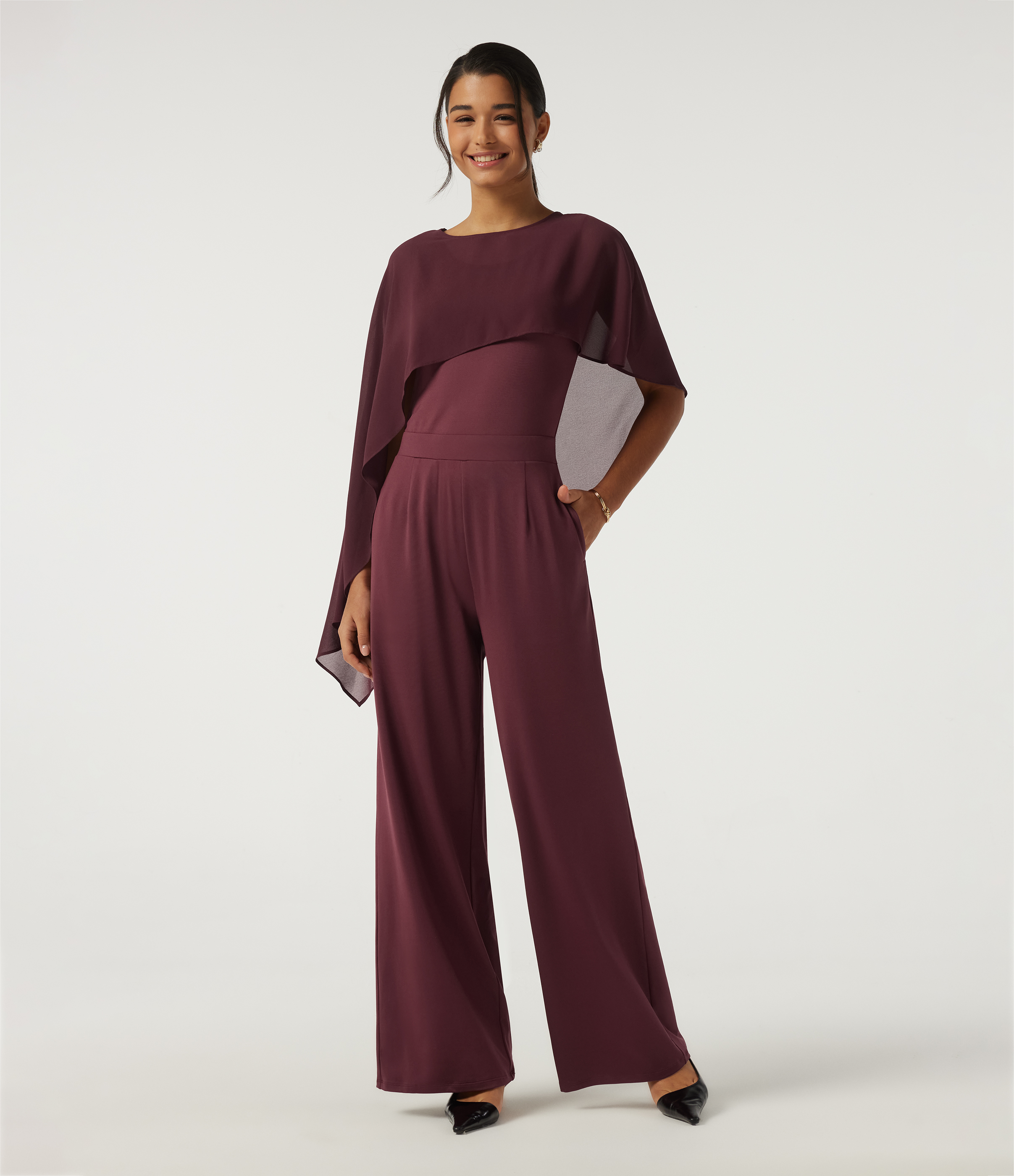 Combinaison de soirée asymétrique accès facile Easy Peasy sans manches à col rond, coupe ajustée et jambes larges avec poches