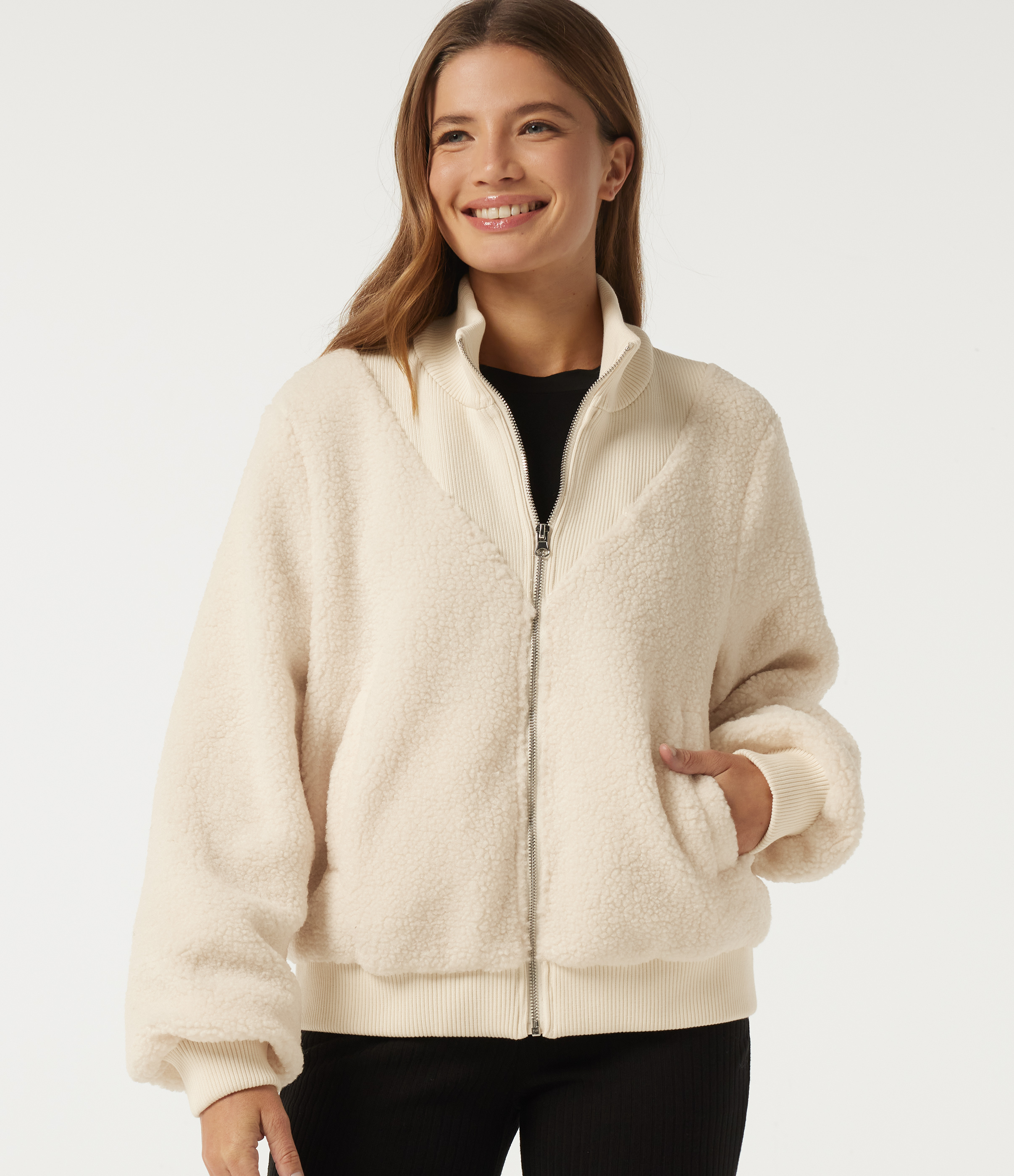 Lässige Sherpa-Jacke mit Stehkragen, Seitentaschen und langen Ärmeln