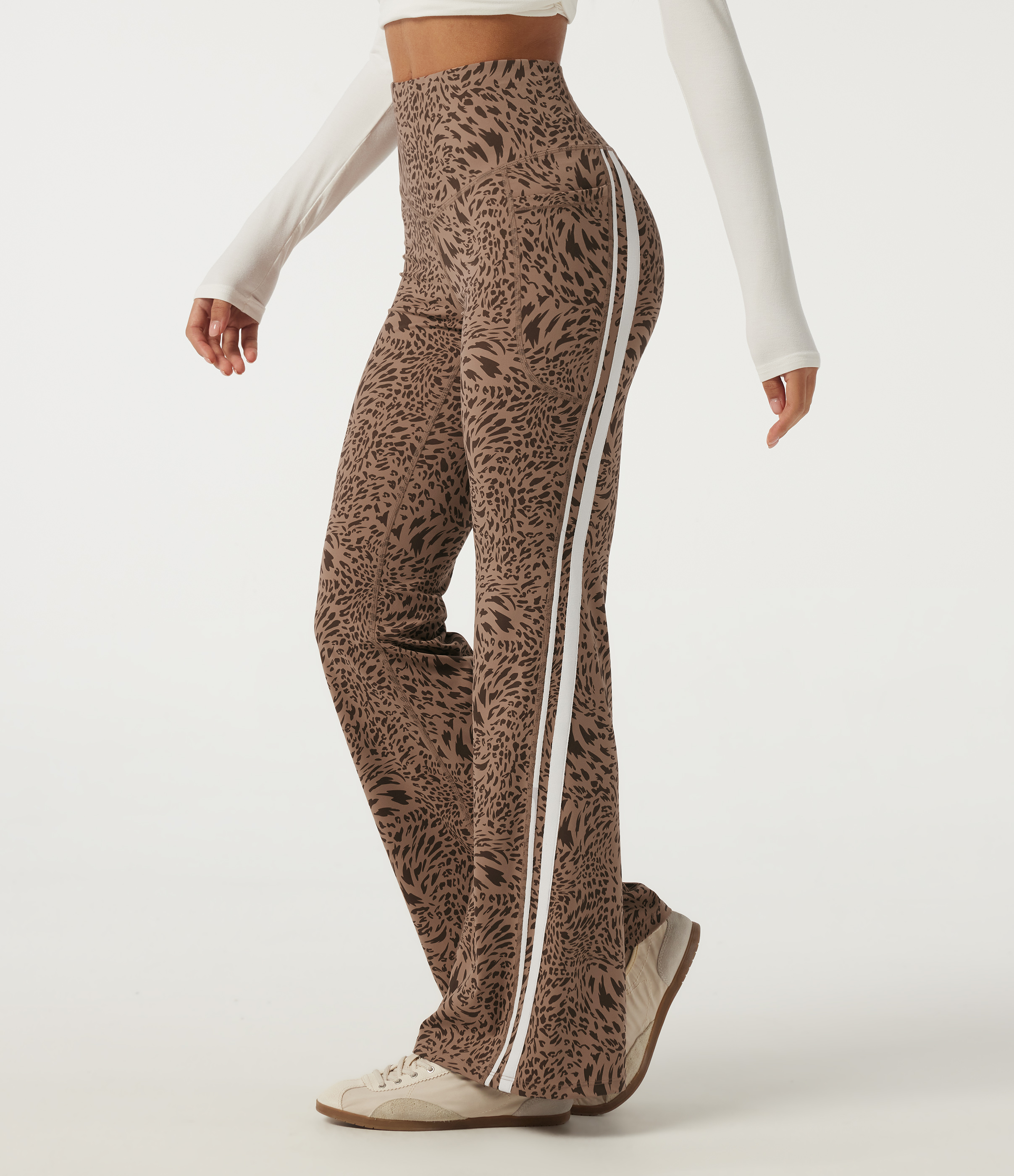 Halara UltraSculpt™ Leopard Print High Waisted Tummy Control Side Stripe Bootcut Yoga Leggings with Pockets