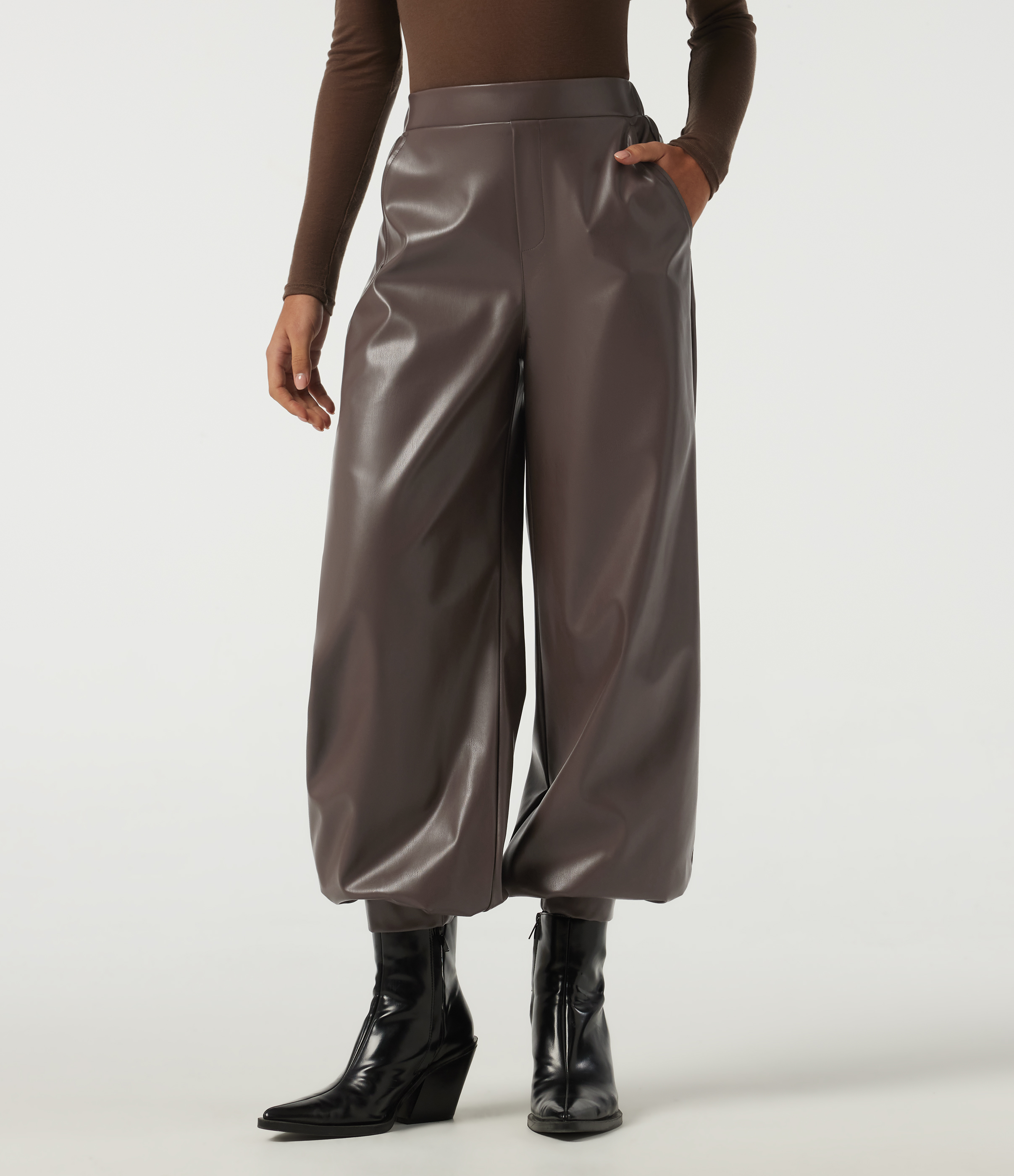 Pantalon droit en simili taille haute avec poches