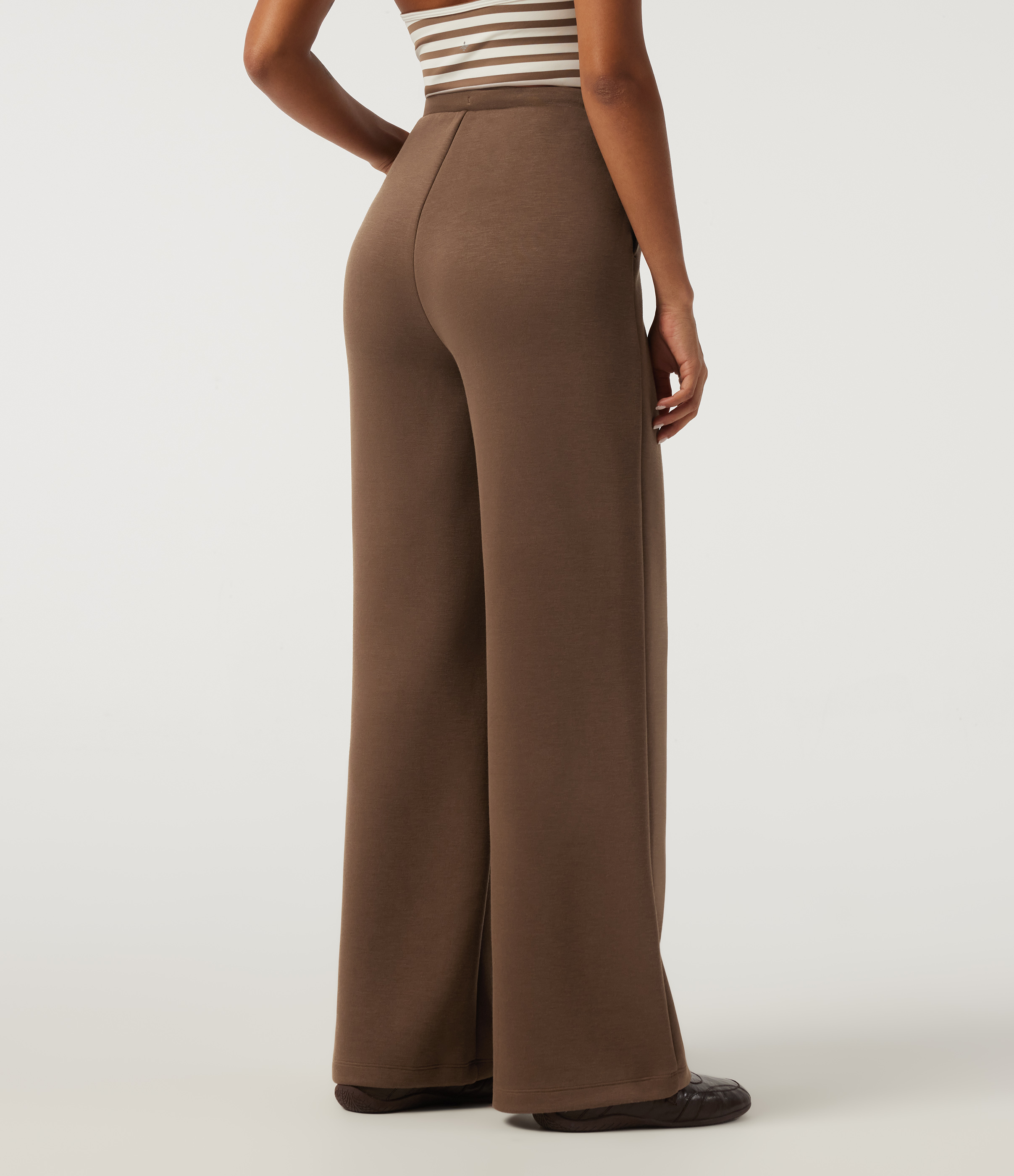 Cocoa Brown SpacerTek™ pantalones de chándal casual de tiro bajo con cordón, pernera recta y bolsillos / 2