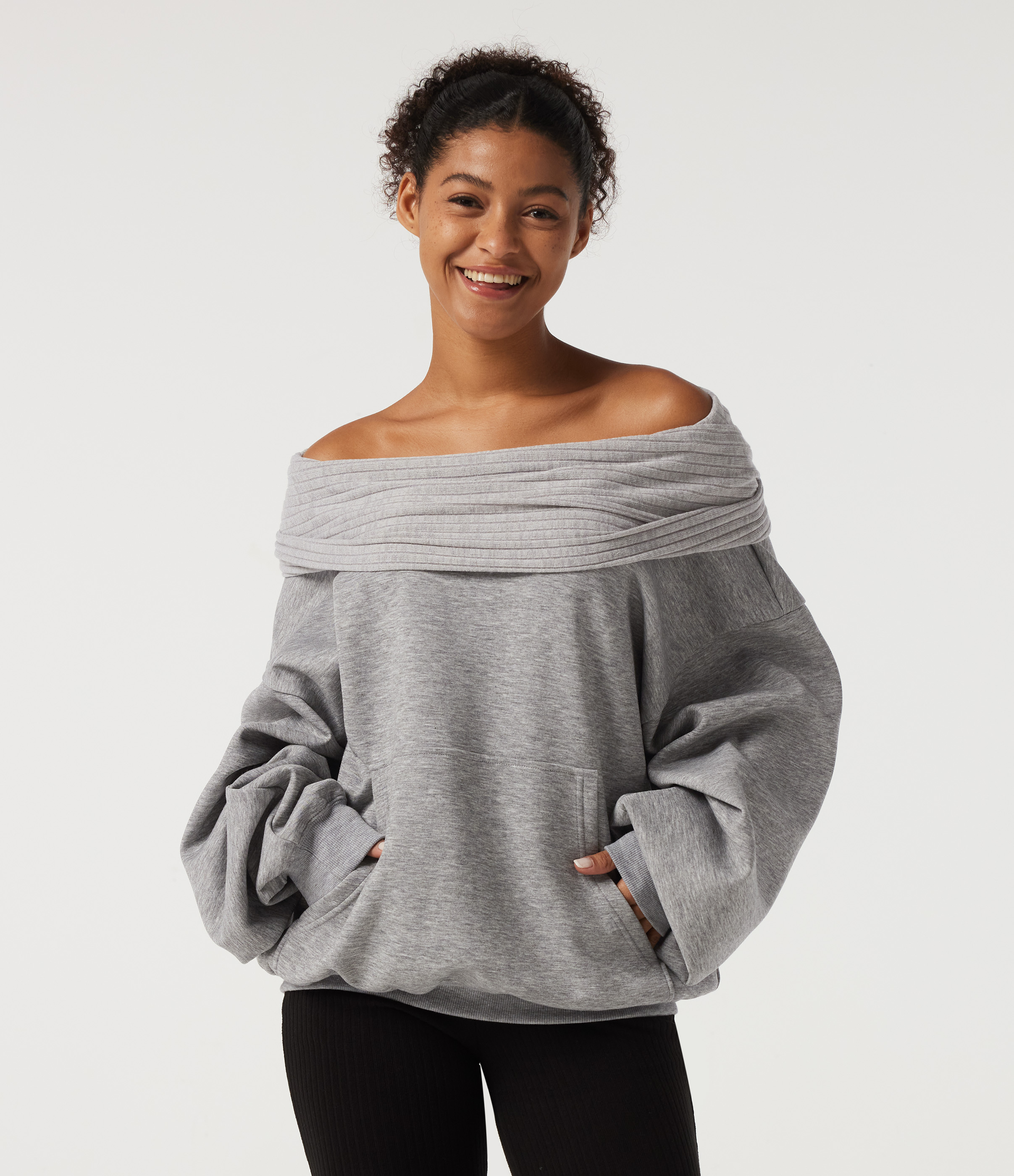 Schulterfreies Sweatshirt mit langen Fledermausärmeln, lässig