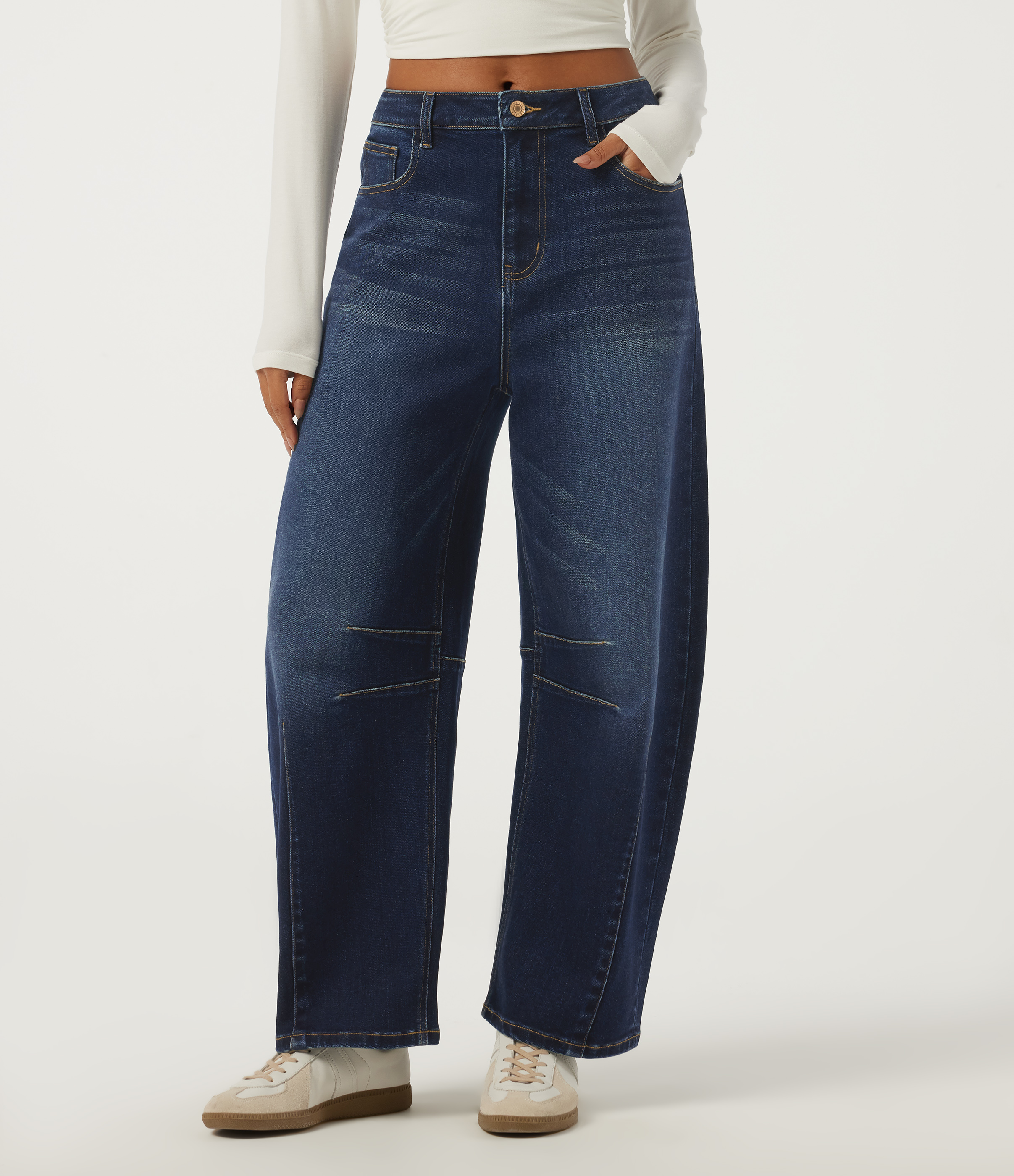 Mid Rise Barrel Leg Casual Jeans with Pockets
