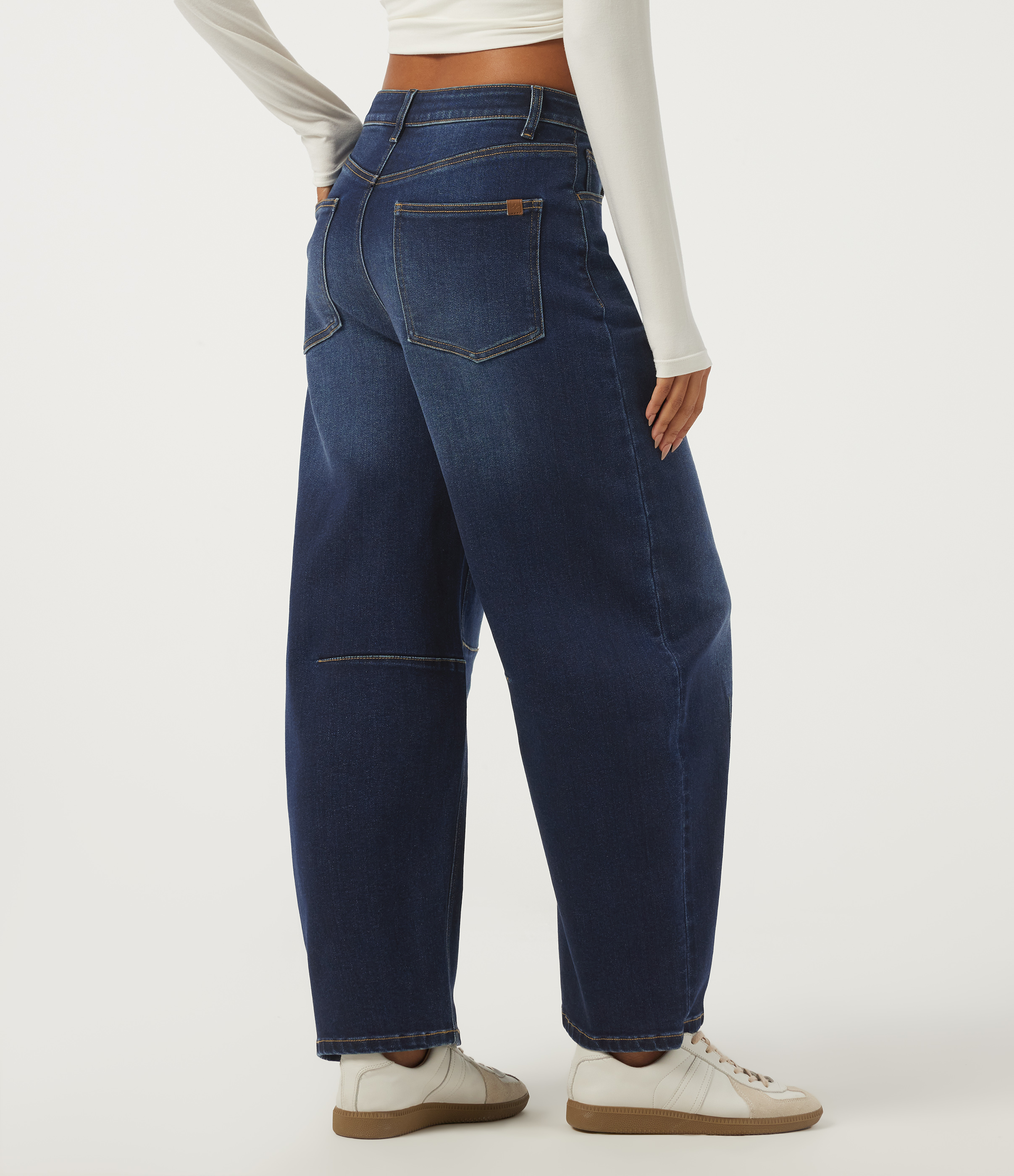 Pageant Blue Denim Mid Rise Barrel Leg Casual Jeans with Pockets / 2