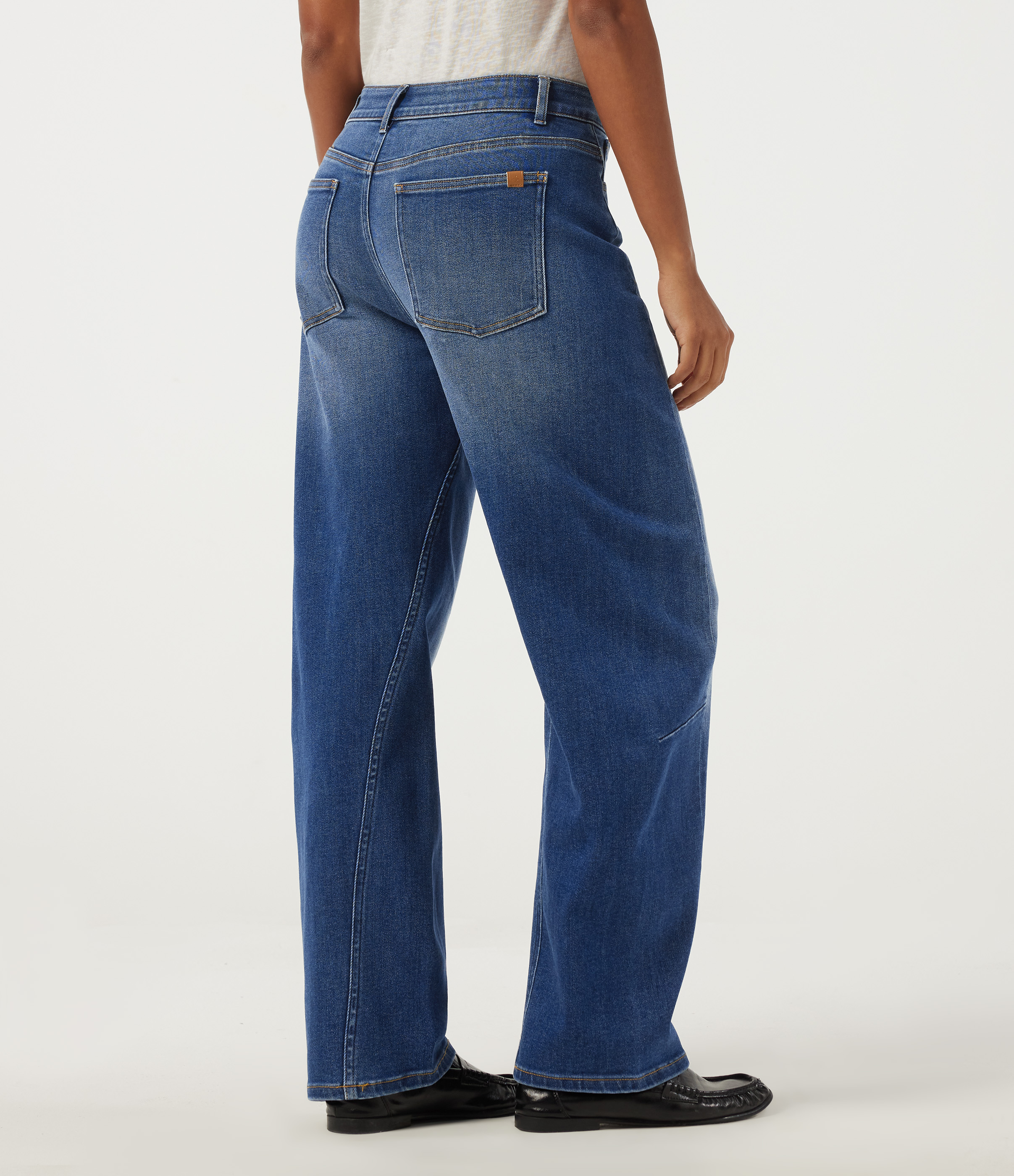 Estate Blue Denim Mid Rise Barrel Leg Casual Jeans with Pockets / 2