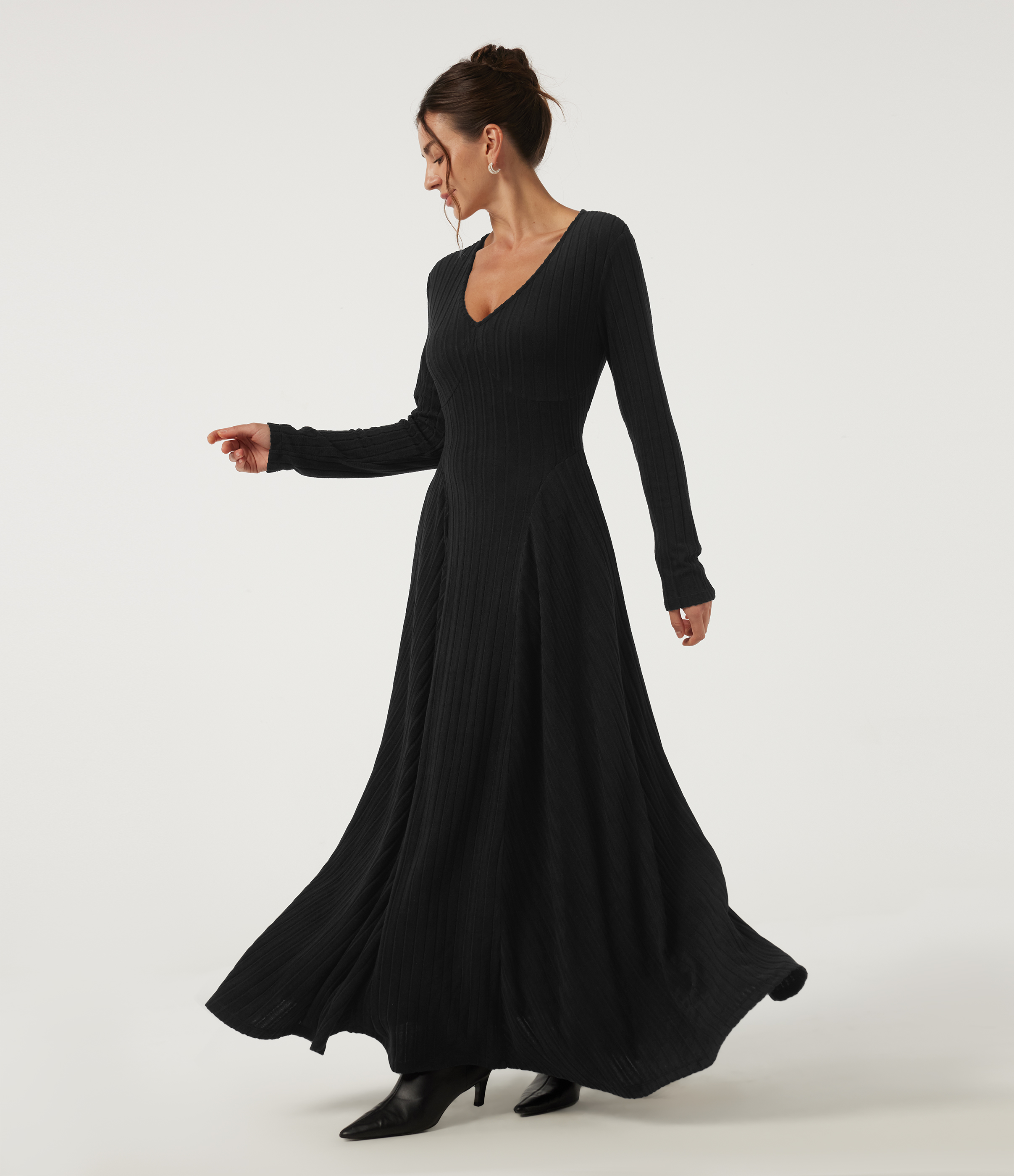 Vestido casual maxi acampanado de punto acanalado con escote en V, mangas largas y bolsillos