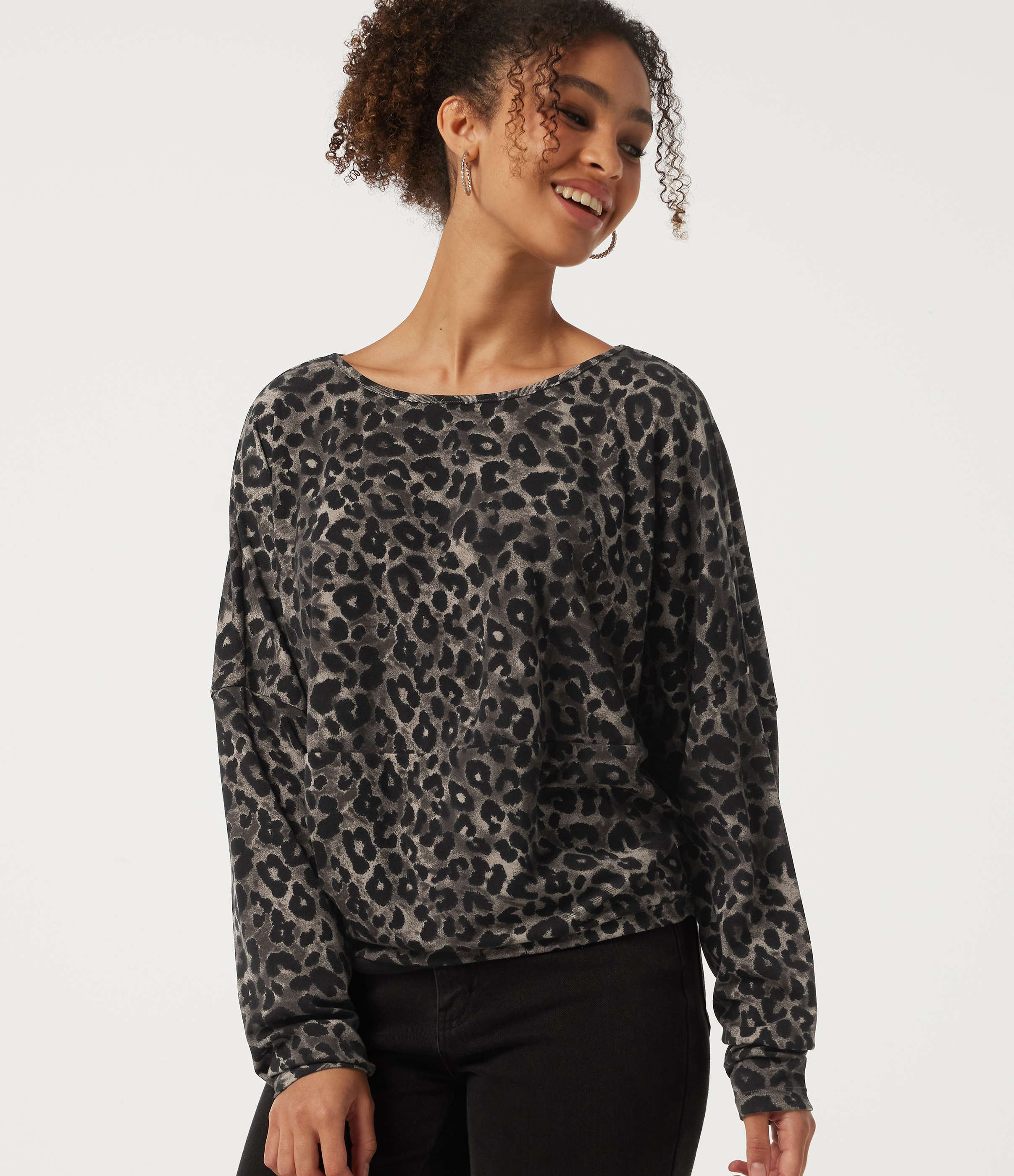 Round Neck Long Sleeve Leopard Print Casual Top 