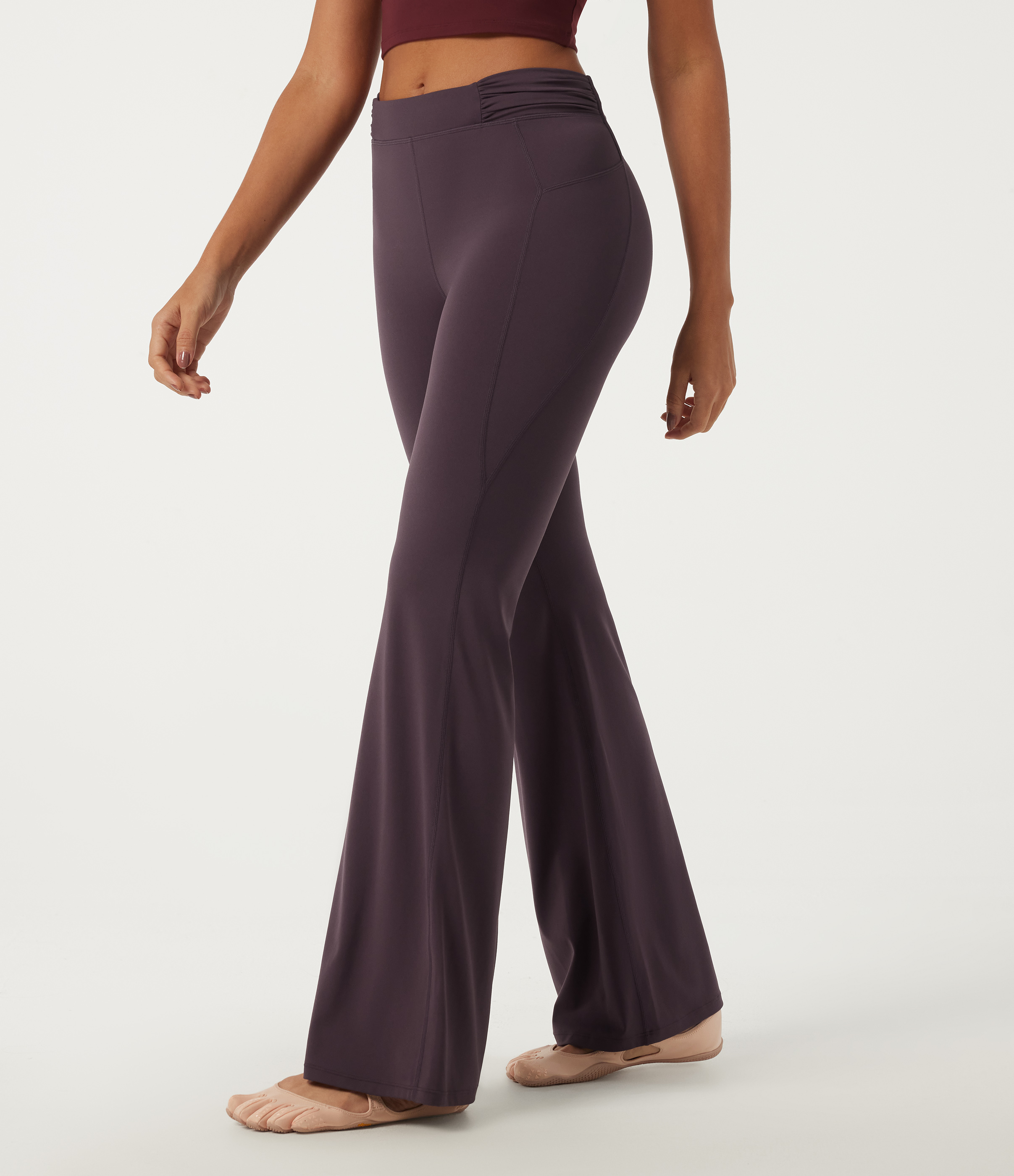 SoftlyZero™ Mid Rise Flare Ruched Yoga Leggings