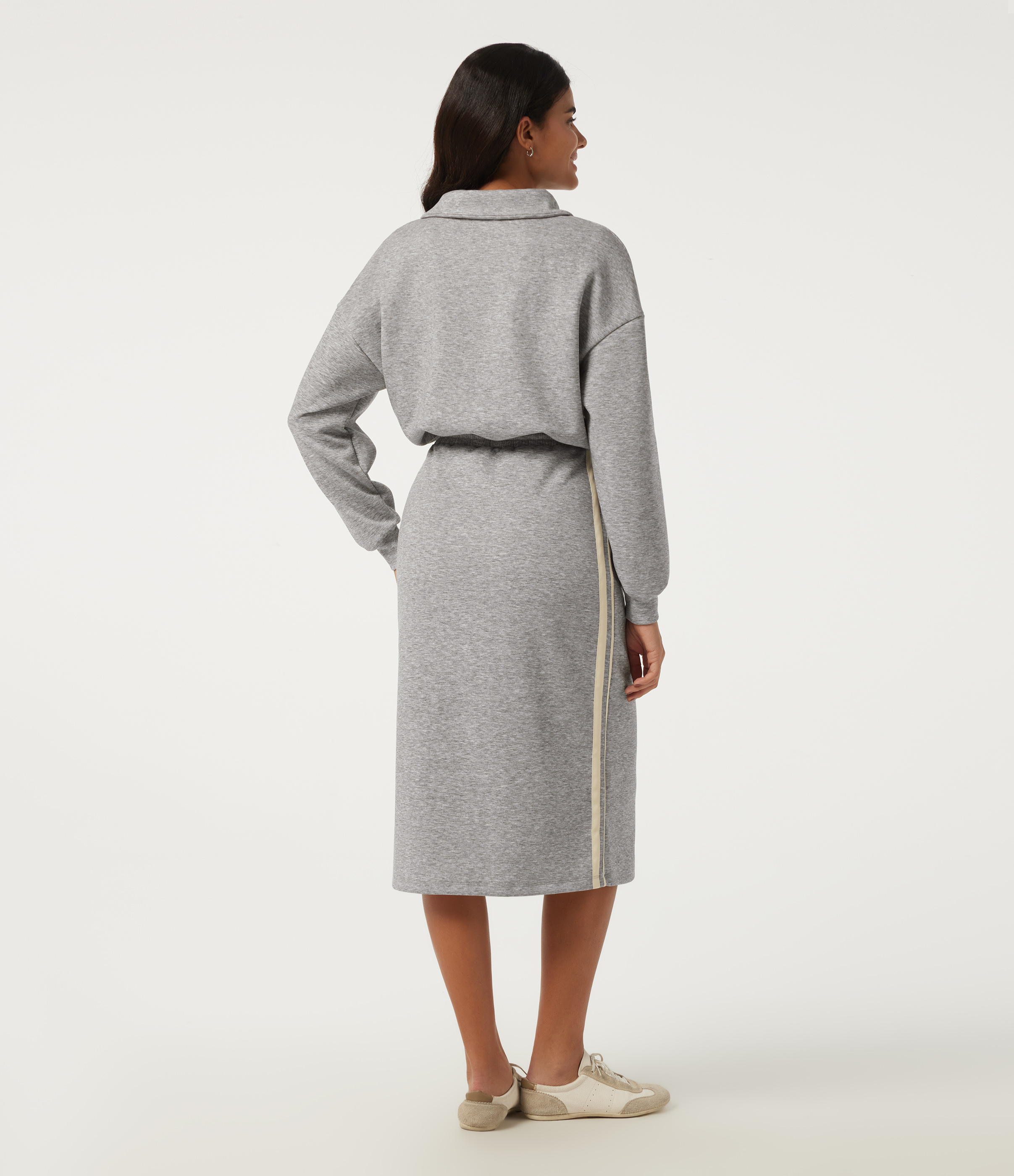 Fog Gray Robe sweat midi à col montant, manches longues et bandes latérales avec cordon de serrage et poches / 2