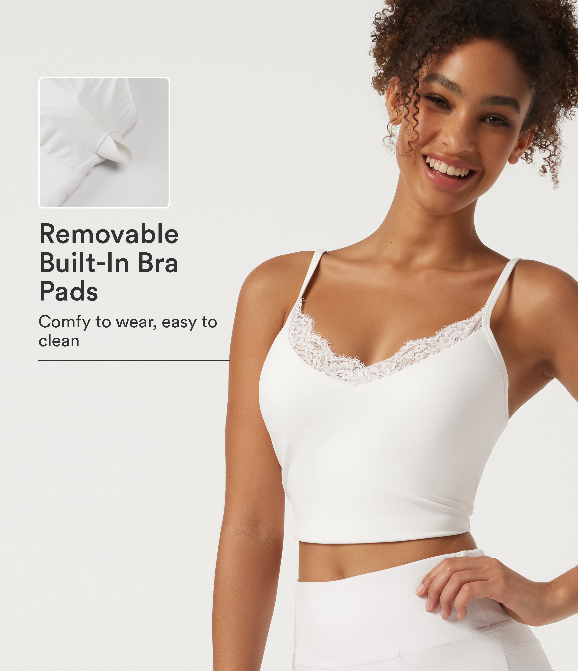 Blanc SoftlyZero™ brassière de yoga avec soutien-gorge intégré, encolure en V et dentelle contrastée / 1